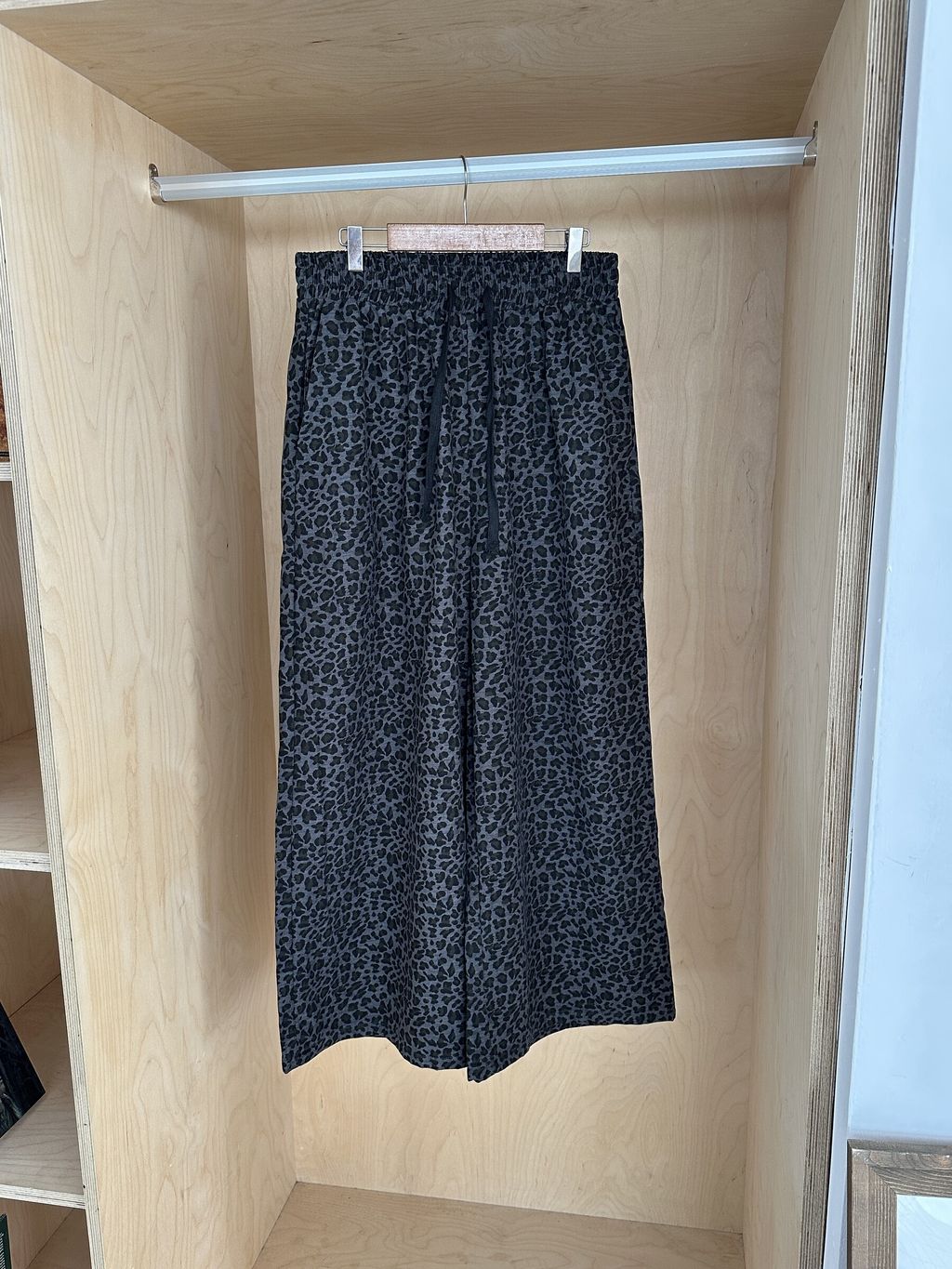 抽繩豹紋寬褲 (9)