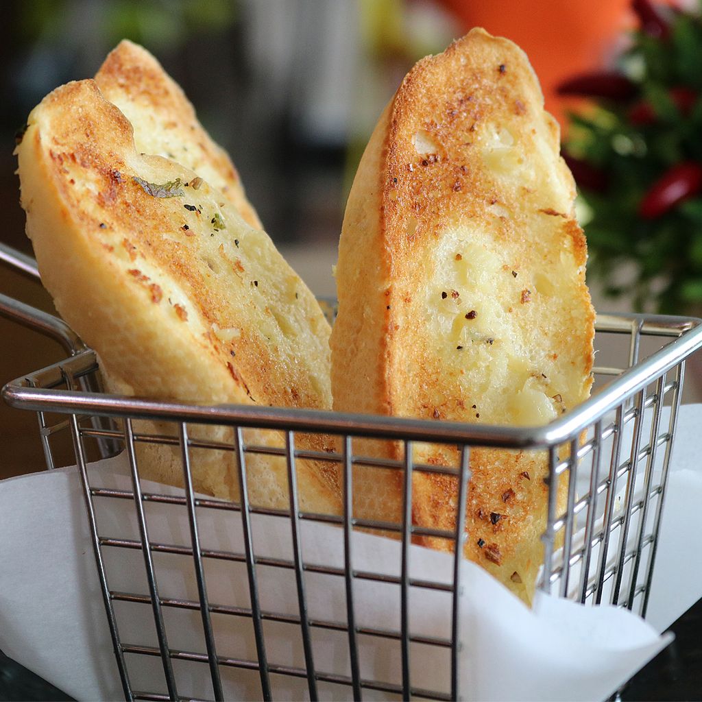 garlic bread basket.jpg