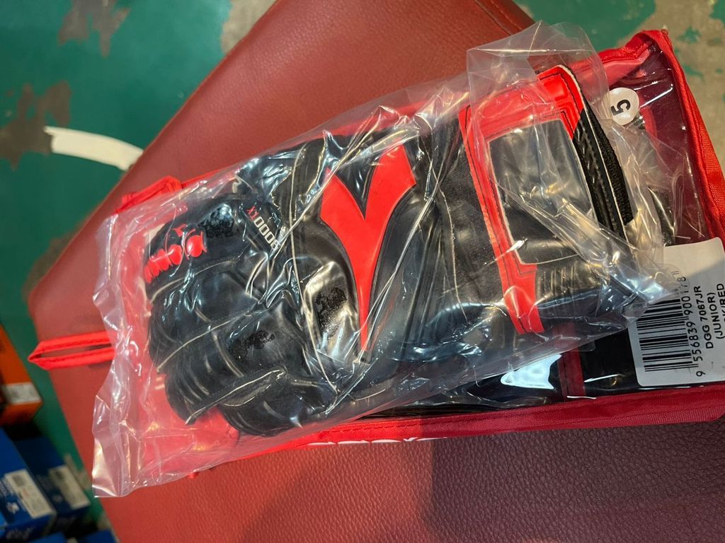 DIADORA JR GLOVE RED