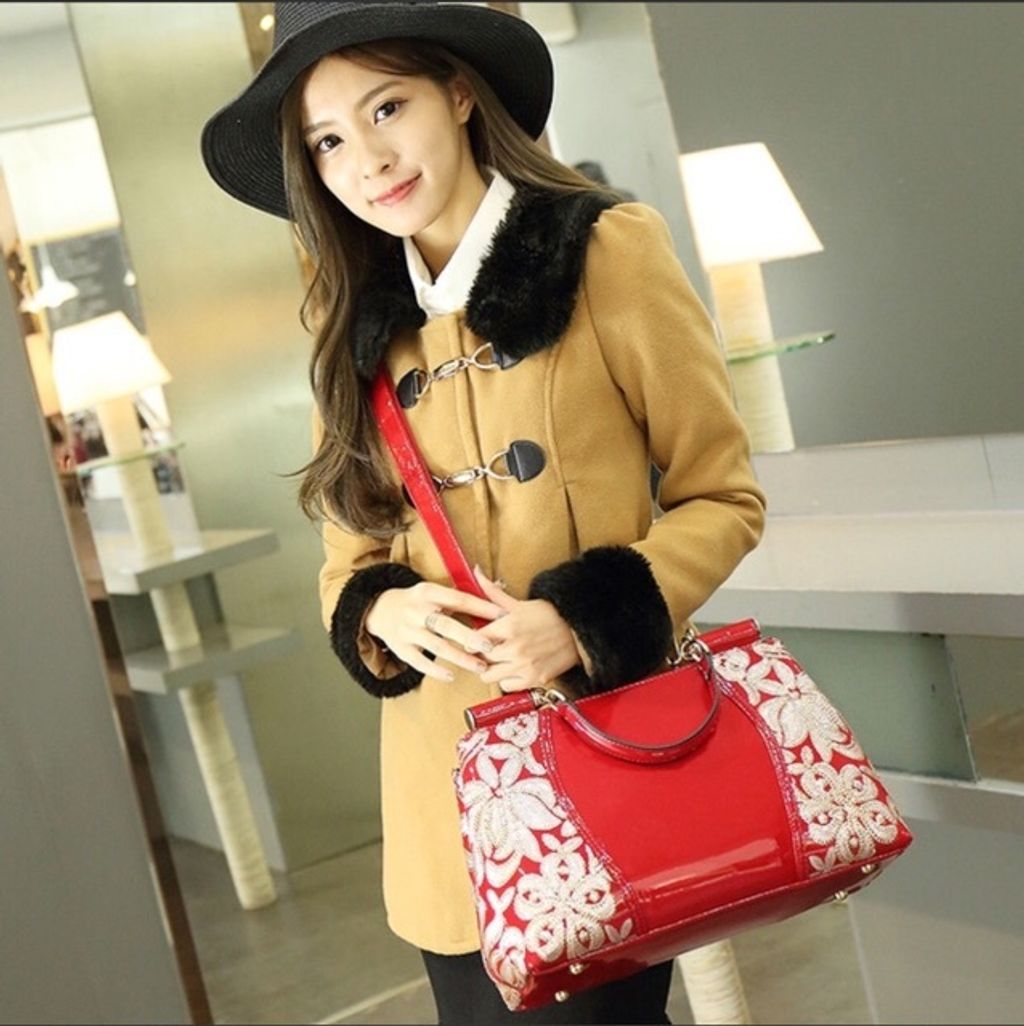 Sequined Embroidery Genuine Leather Handbag4.jfif