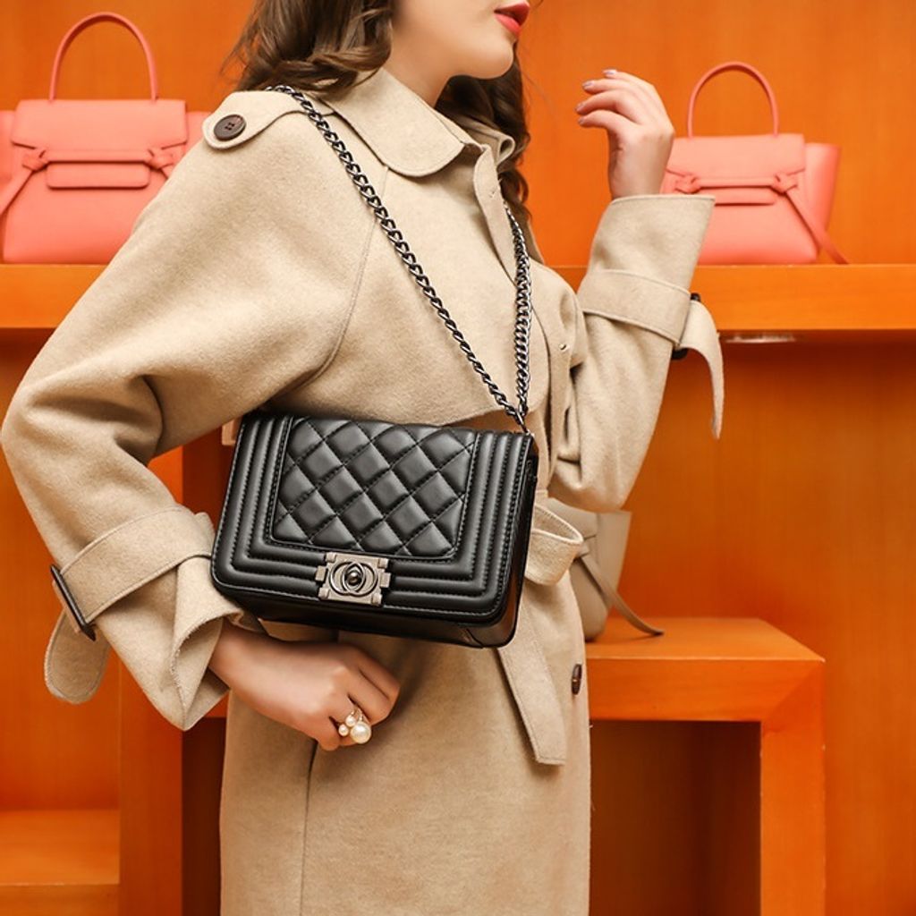 Embroidered Rhombus Handbag15.jpg