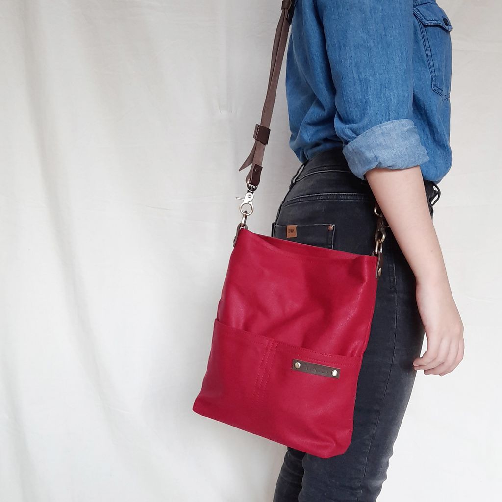 WAXED CANVAS SLING BAG WITH GENUINE LEATHER STRAP LS14S Kinies