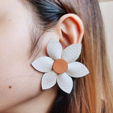 WL Earrings 02 - 6 Petals Flower Stud Earrings 09.jpg