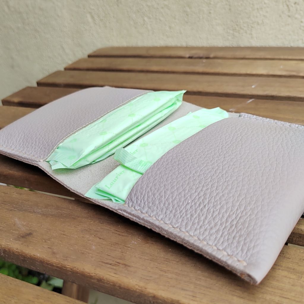 LEATHER SANITARY PADS HOLDER Kinies
