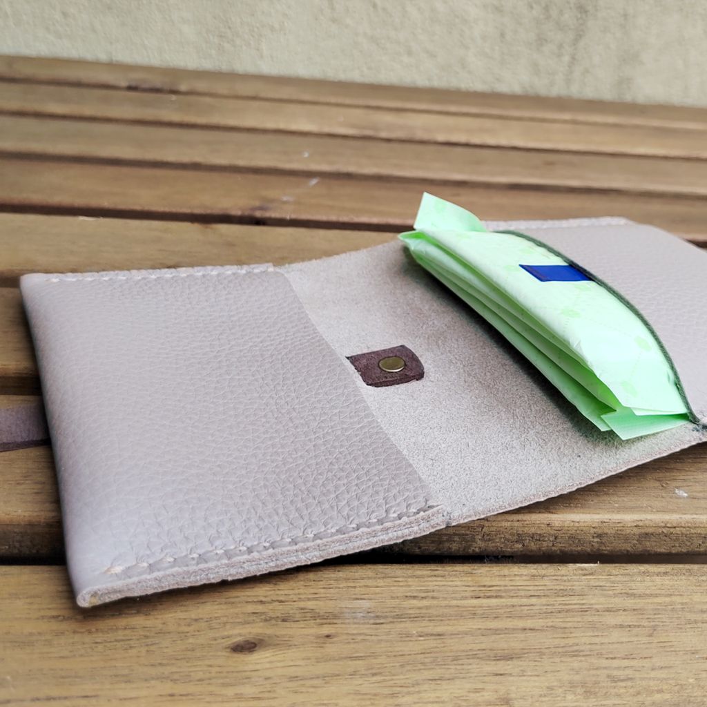 LEATHER SANITARY PADS HOLDER Kinies