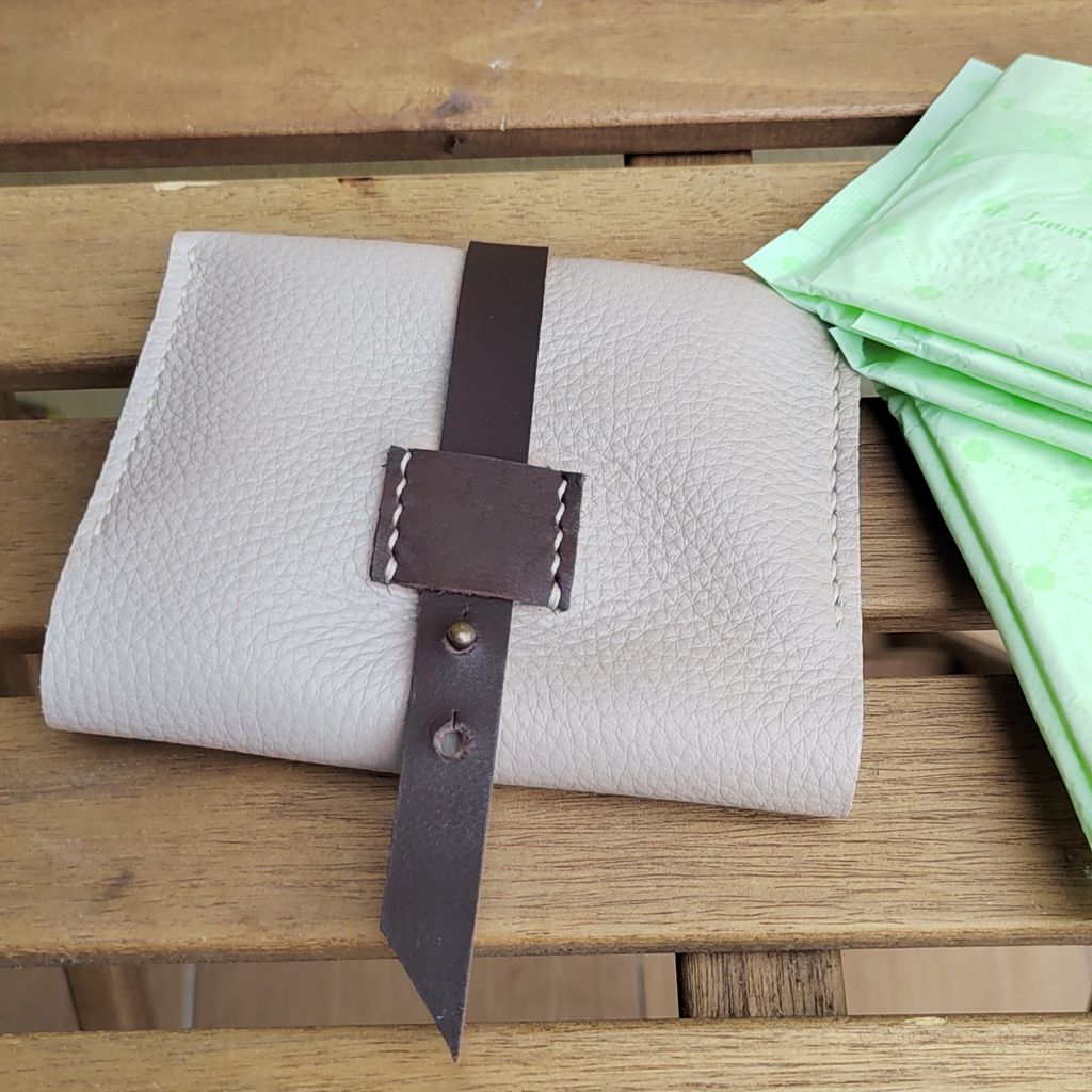 LEATHER SANITARY PADS HOLDER Kinies