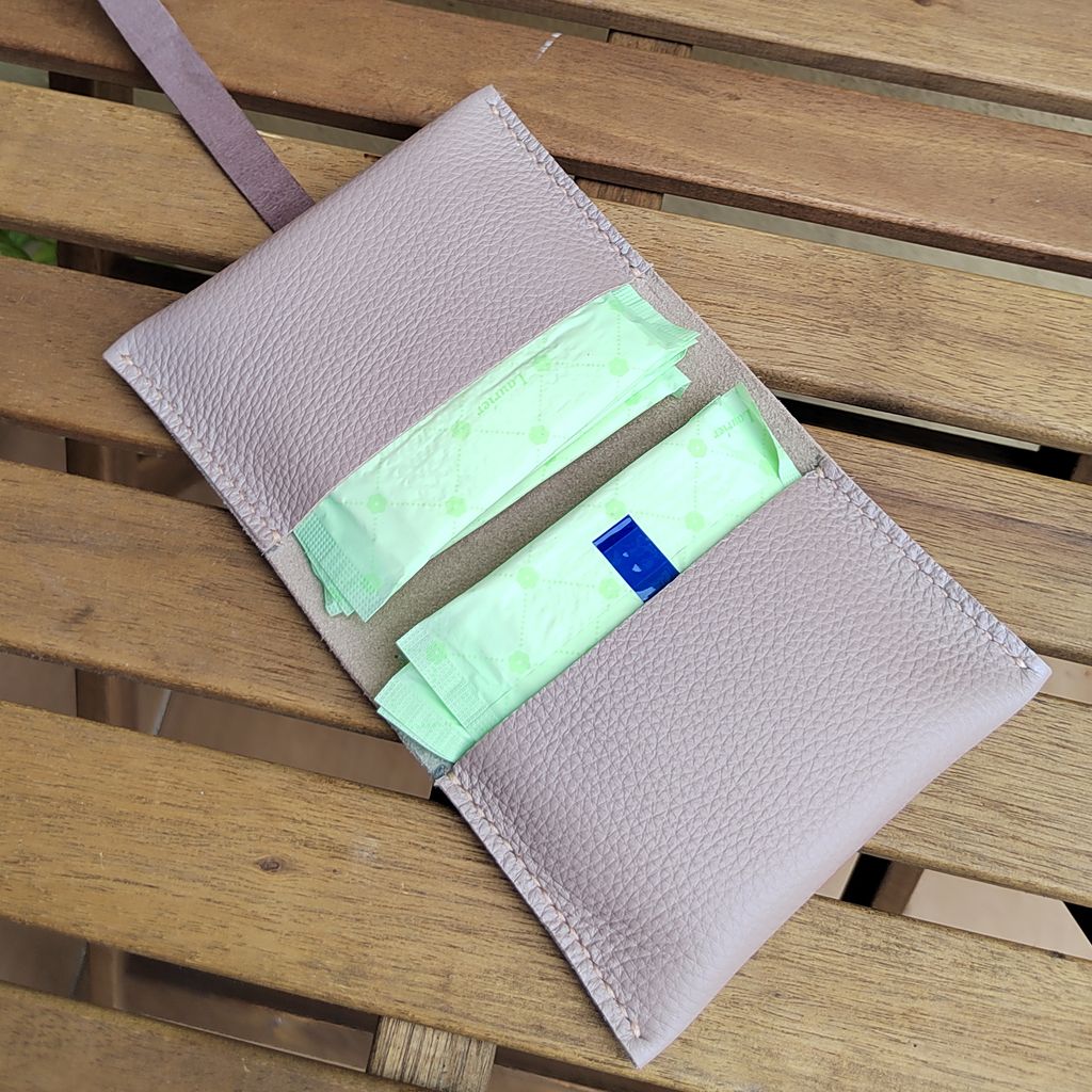 LEATHER SANITARY PADS HOLDER Kinies