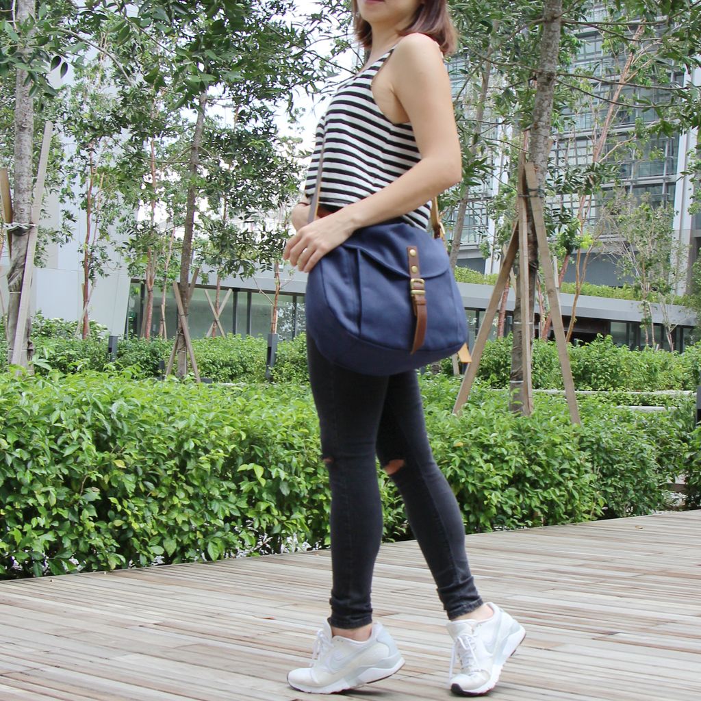 LEATHER STRAP CANVAS SLING BAG / SINGLE STRAP SHOULDER BAG Kinies