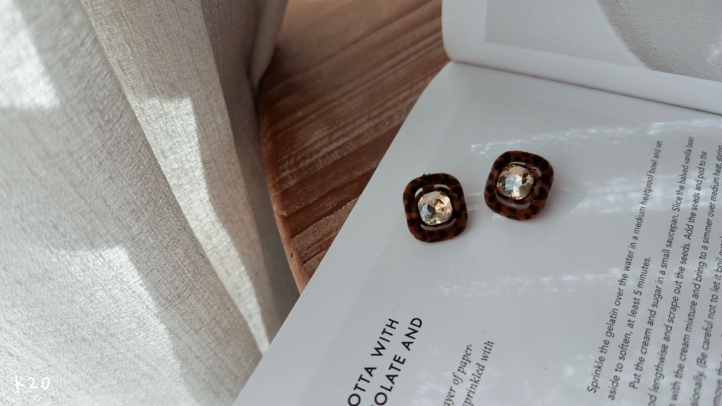 090DB8AB-FC78-4C7C-B33E-9301CFC51CAD