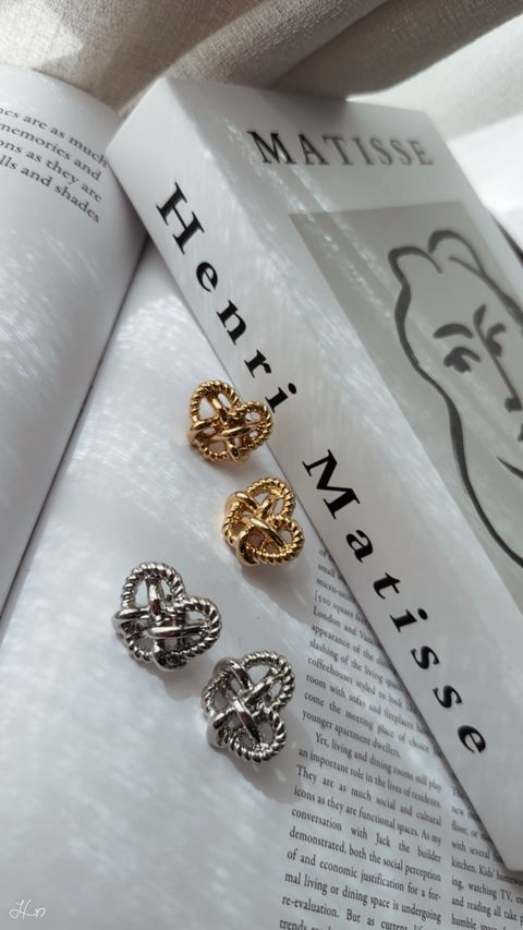 EDAF27EE-D0D5-4420-A310-2B7FFD9992EC