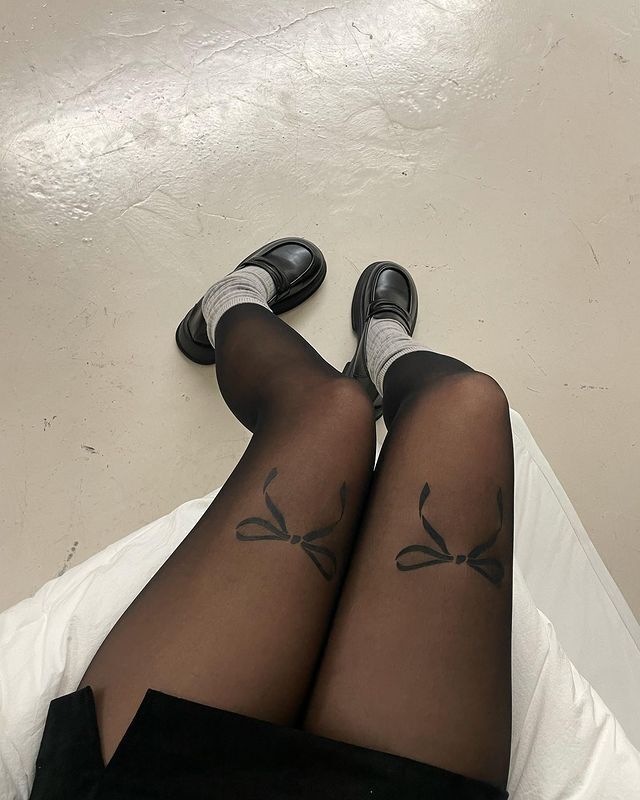 NewJeans Style] ODDONEOUT Ribbon Printed Stocking – Arielle