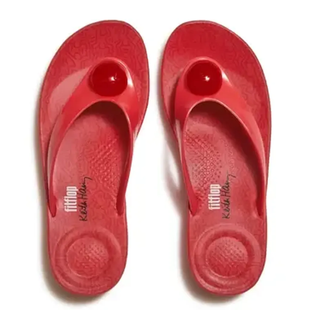 FITFLOP-X-KEITH-HARING-IQUSHION-BUTTON-FLIP-FLOPS-RED_AUQ-E80_3_380x
