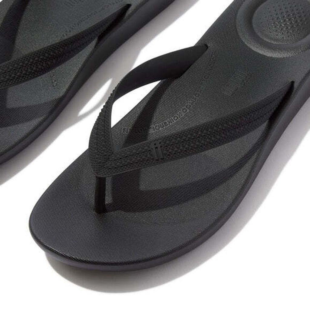 IQUSHION-MENS-TEXTURED-STRAP-FLIP-FLOPS-ALL-BLACK_A6Q-090_2_580x