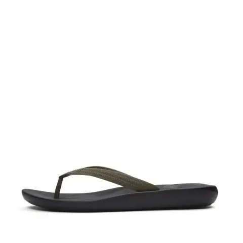 IQUSHION-MENS-TEXTURED-STRAP-FLIP-FLOPS-DEEP-OLIVE-BLACK_A6Q-B62_580x