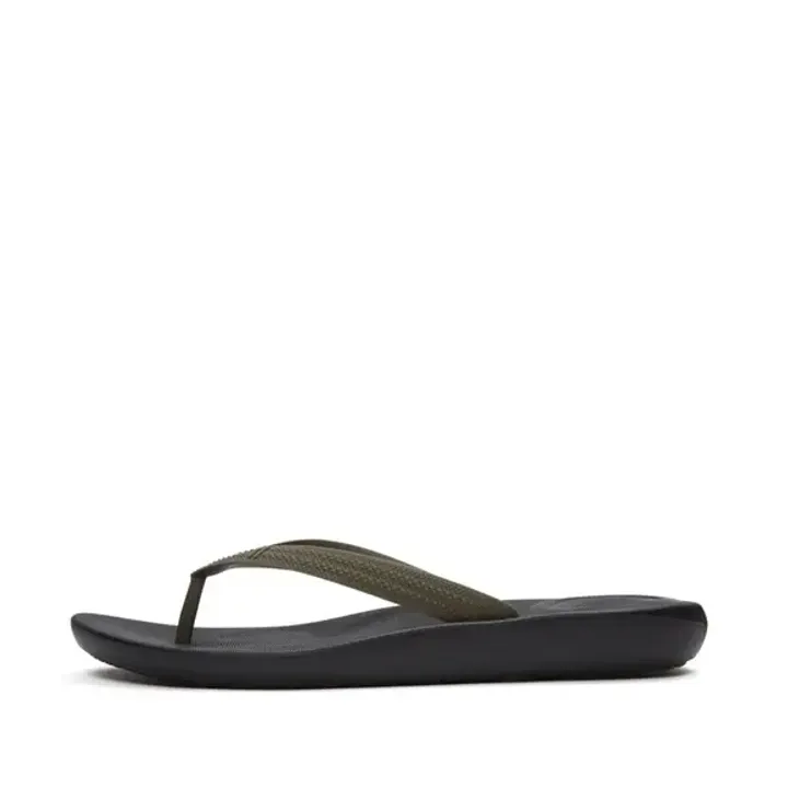 IQUSHION-MENS-TEXTURED-STRAP-FLIP-FLOPS-DEEP-OLIVE-BLACK_A6Q-B62_580x
