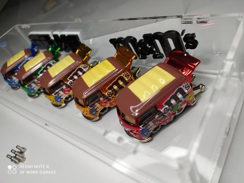 ミニカー Hot Wheels M&M's Volkswagen Kool Kombi Volkswagen Kool Kombi - M&m's Edition - 1:64 Scale - Digital