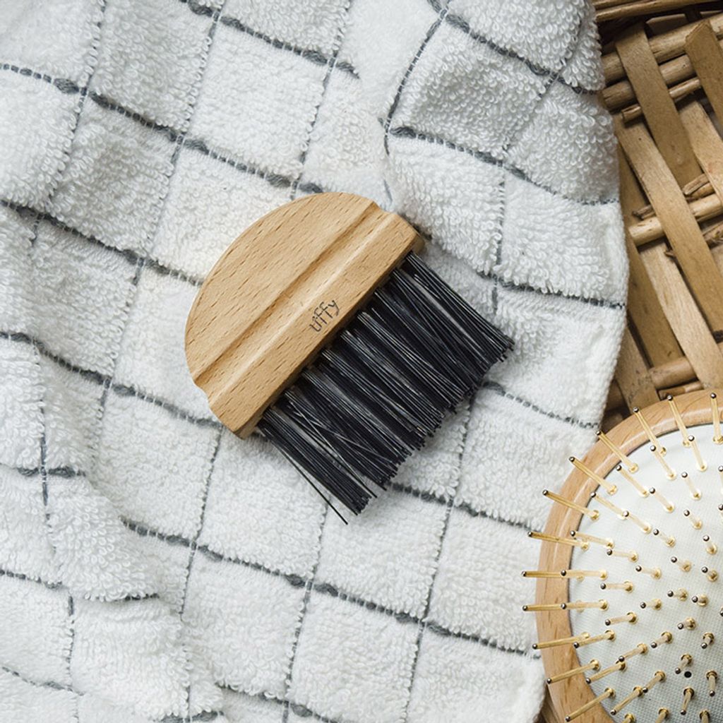 The Hair Brush and Comb Cleaning Actually Not too Hard