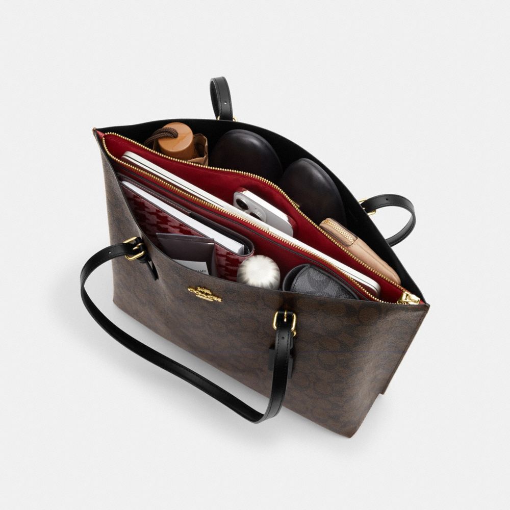 MollieTote1PropFamily_a6