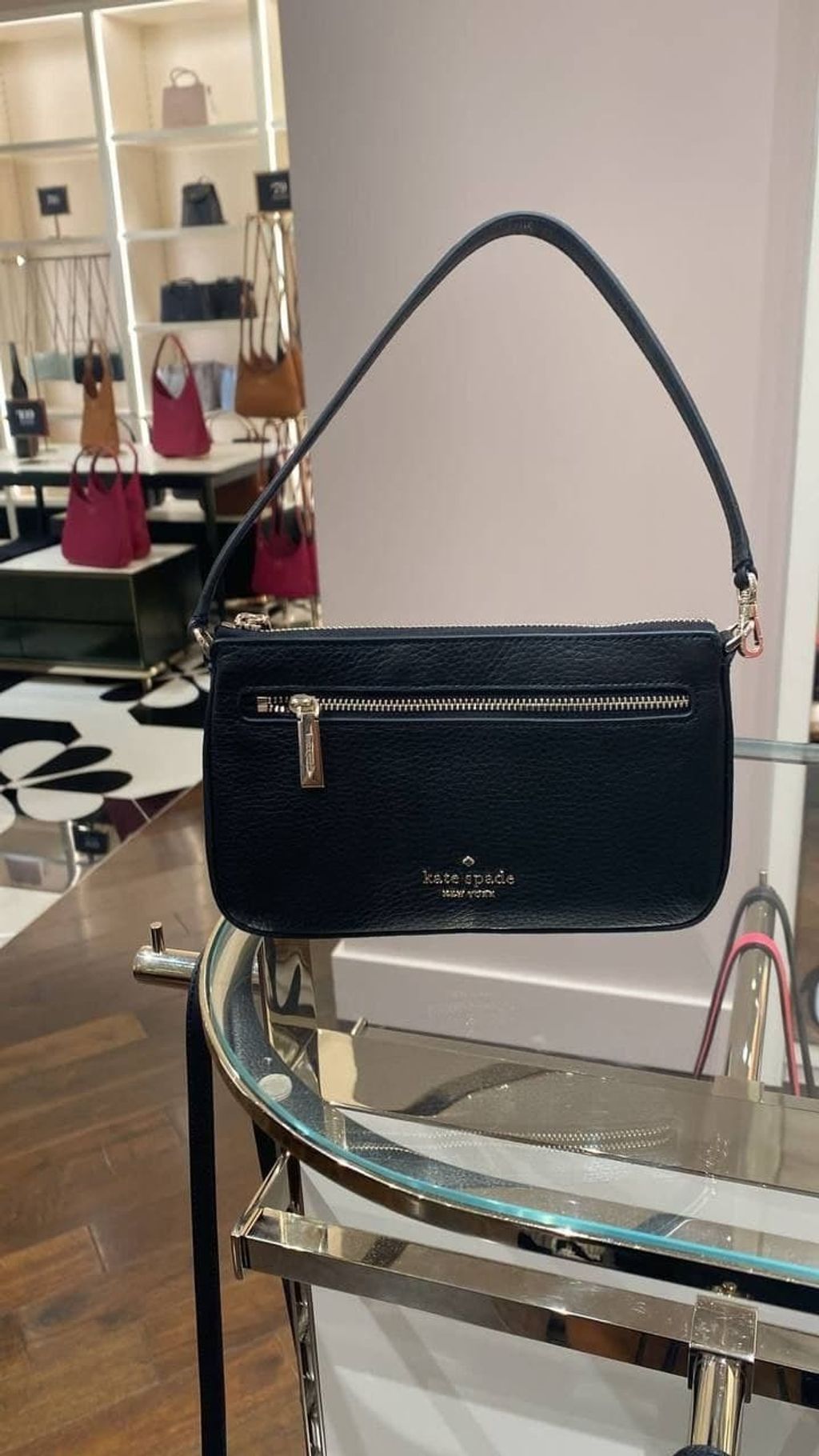 READY STOCK IN MALAYSIA) KATE SPADE Leila Pebbled Leather Convertible  Wristlet Black (K6088) – HBOUS