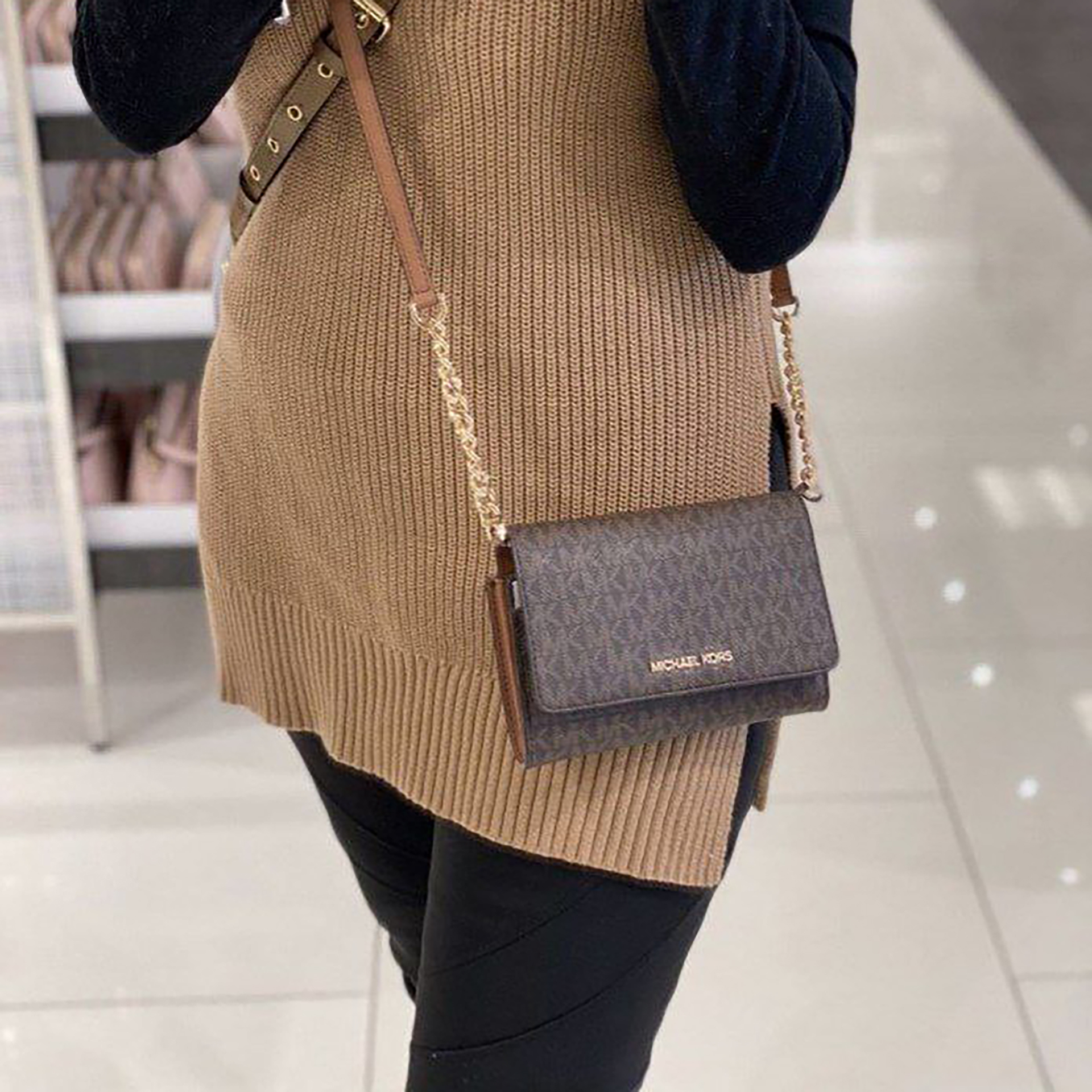 (READY STOCK IN MALAYSIA) MICHAEL KORS JET SET TRAVEL MEDIUM MULTIFUNCTION  PHONE CROSSBODY SIGNATURE BROWN (35F0GTVC8B)