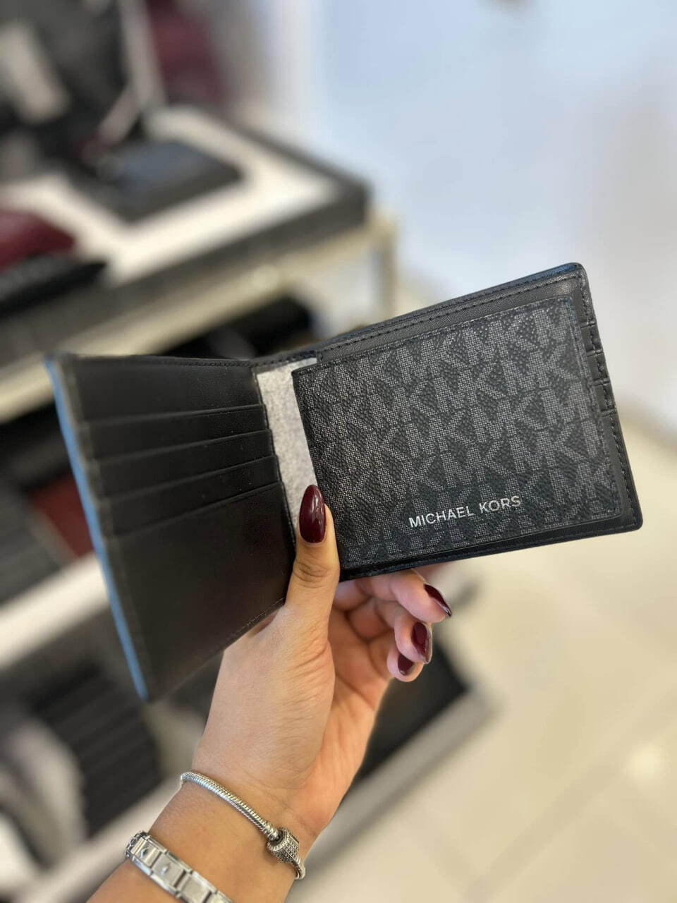 photo_2025-11-10_20-29-04