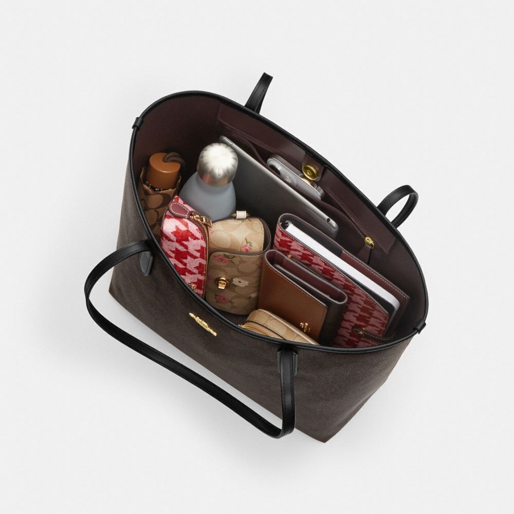 CityTote2PropFamily_a6