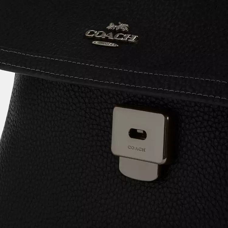 photo_2025-11-22_18-13-56