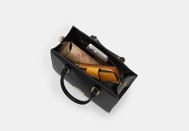 MaggieSmallTotePropFamily_a6