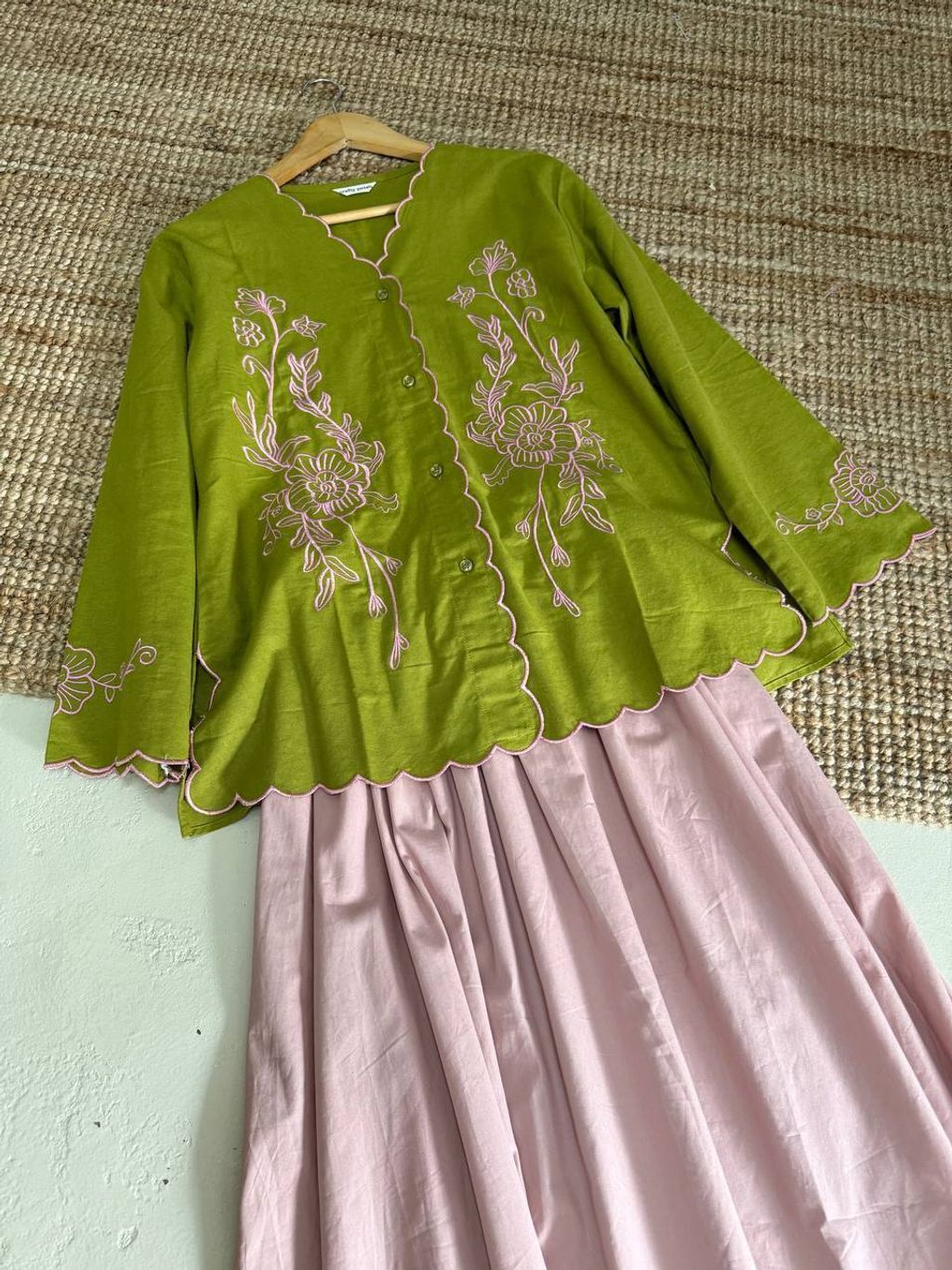 photo_6181416765083028545_y