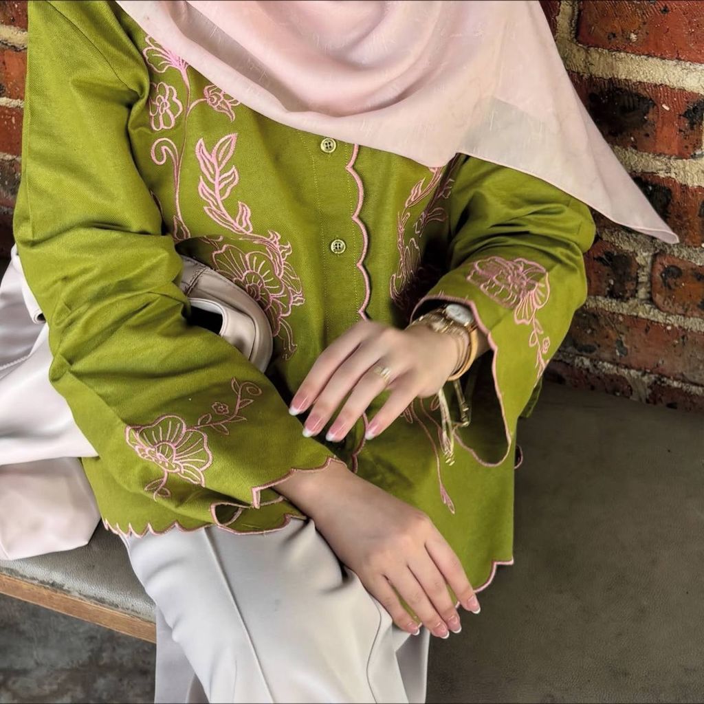 photo_6181416765083028559_y