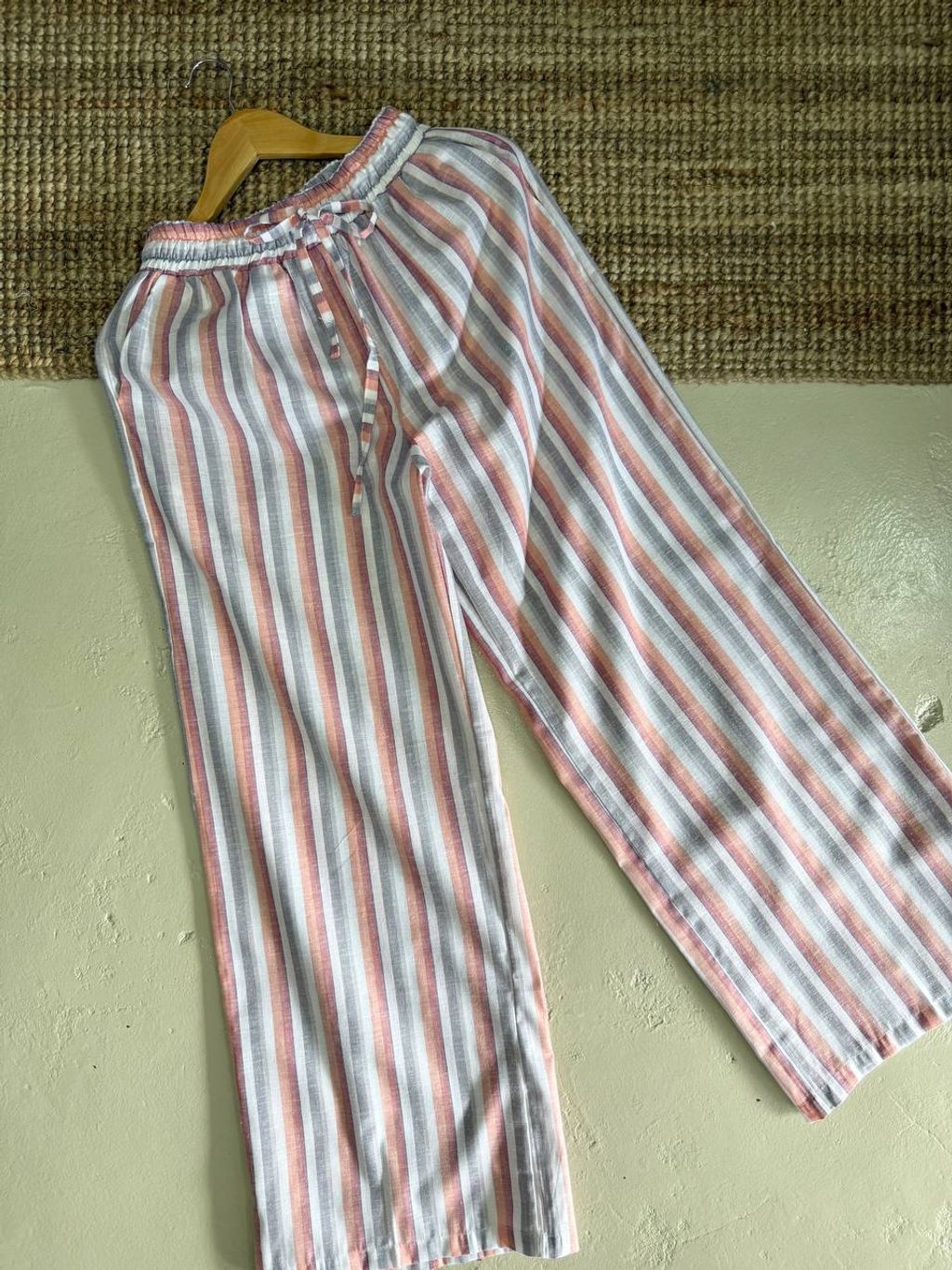 photo_6095878780531444554_y