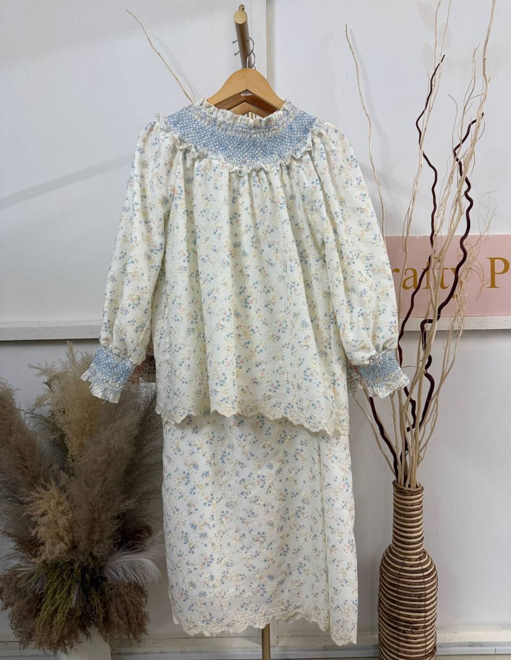 photo_6064210973045755431_y