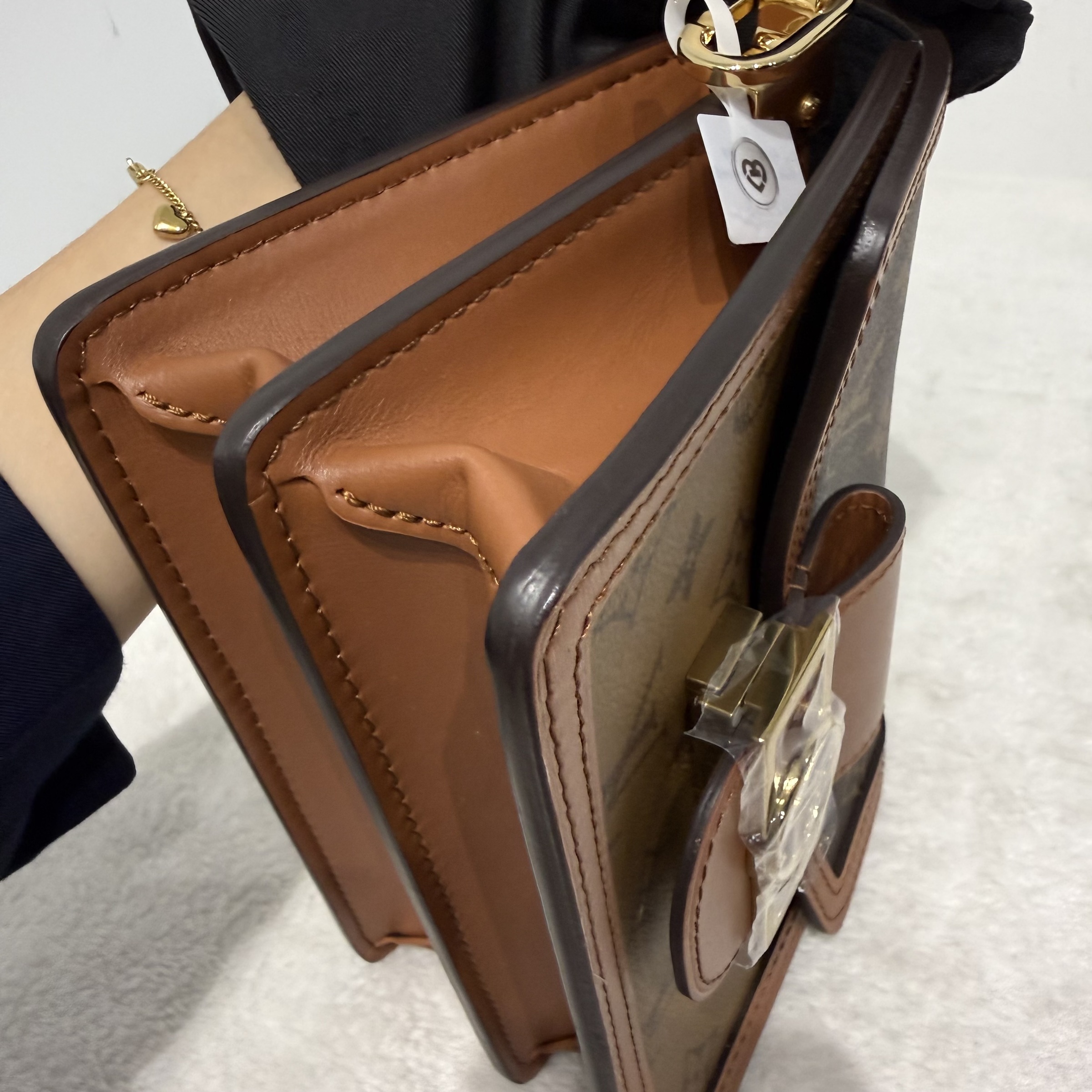 image_B9BD2A4F-60A7-479C-9E57-893EA0810424_1772890465