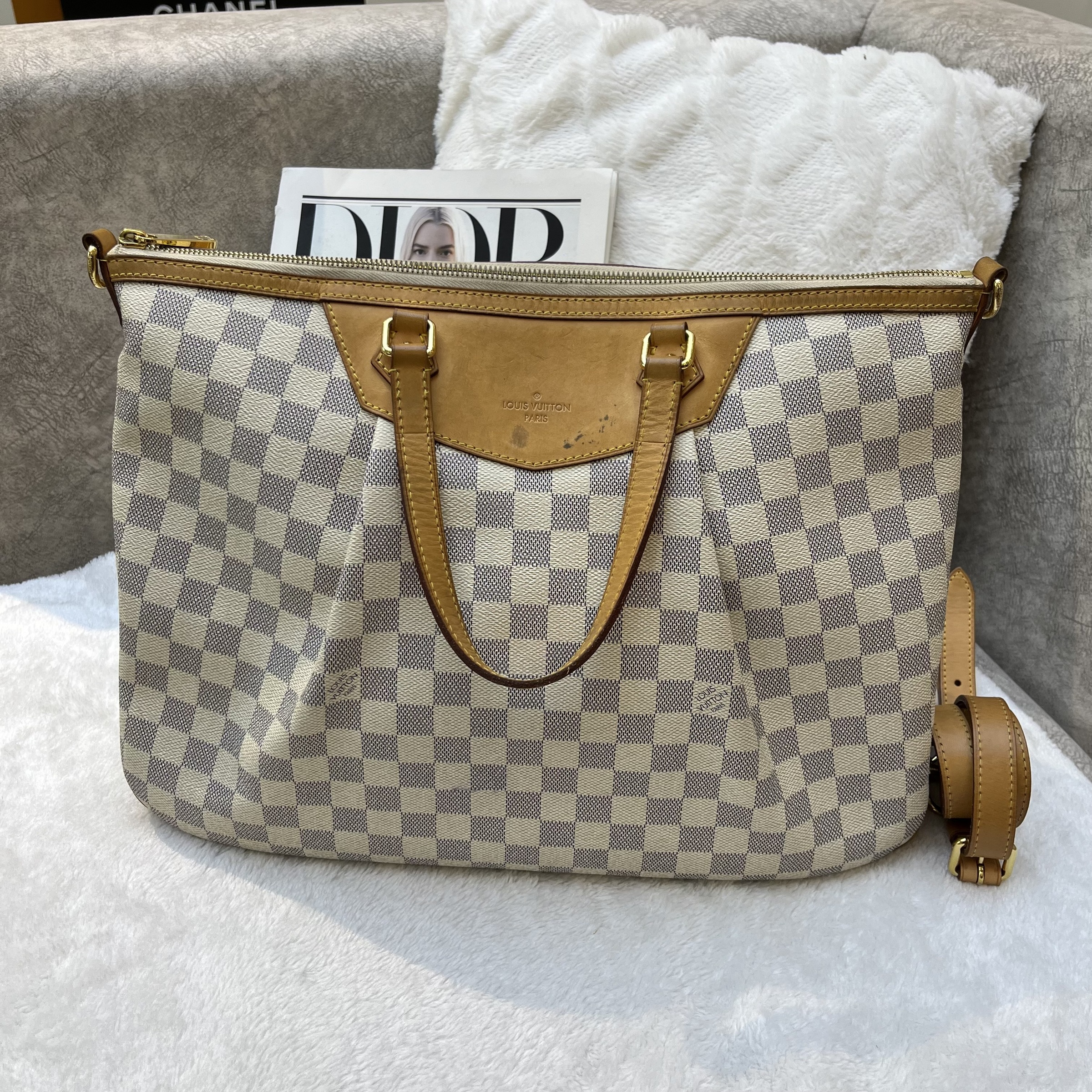 PREOWNED LOUIS VUITTON SIRACUSA MM DAMIER AZUR (SP4190) – Lbite Luxury  Branded - Your Trusted Luxury Expert
