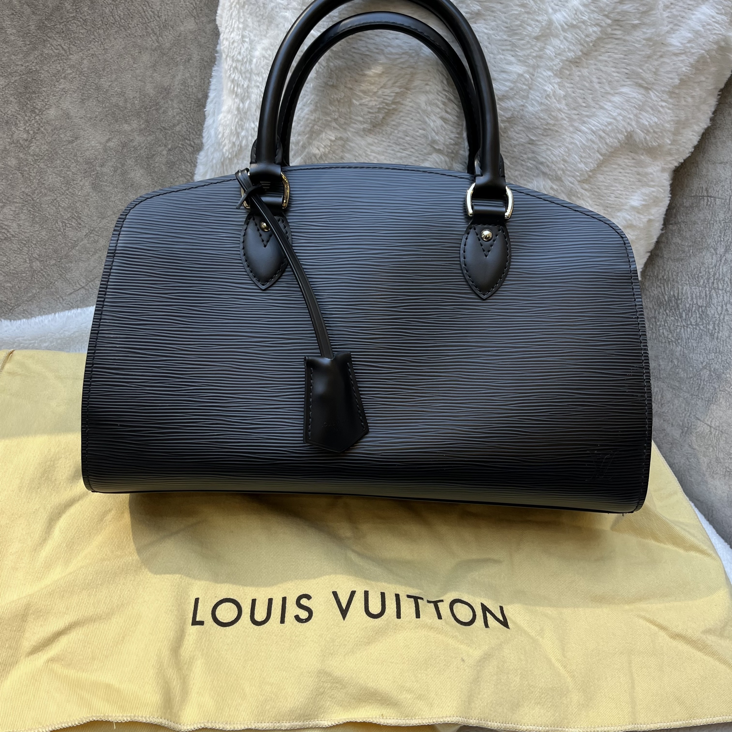Pre-owned Louis Vuitton Vernis Leather Wilshire mm