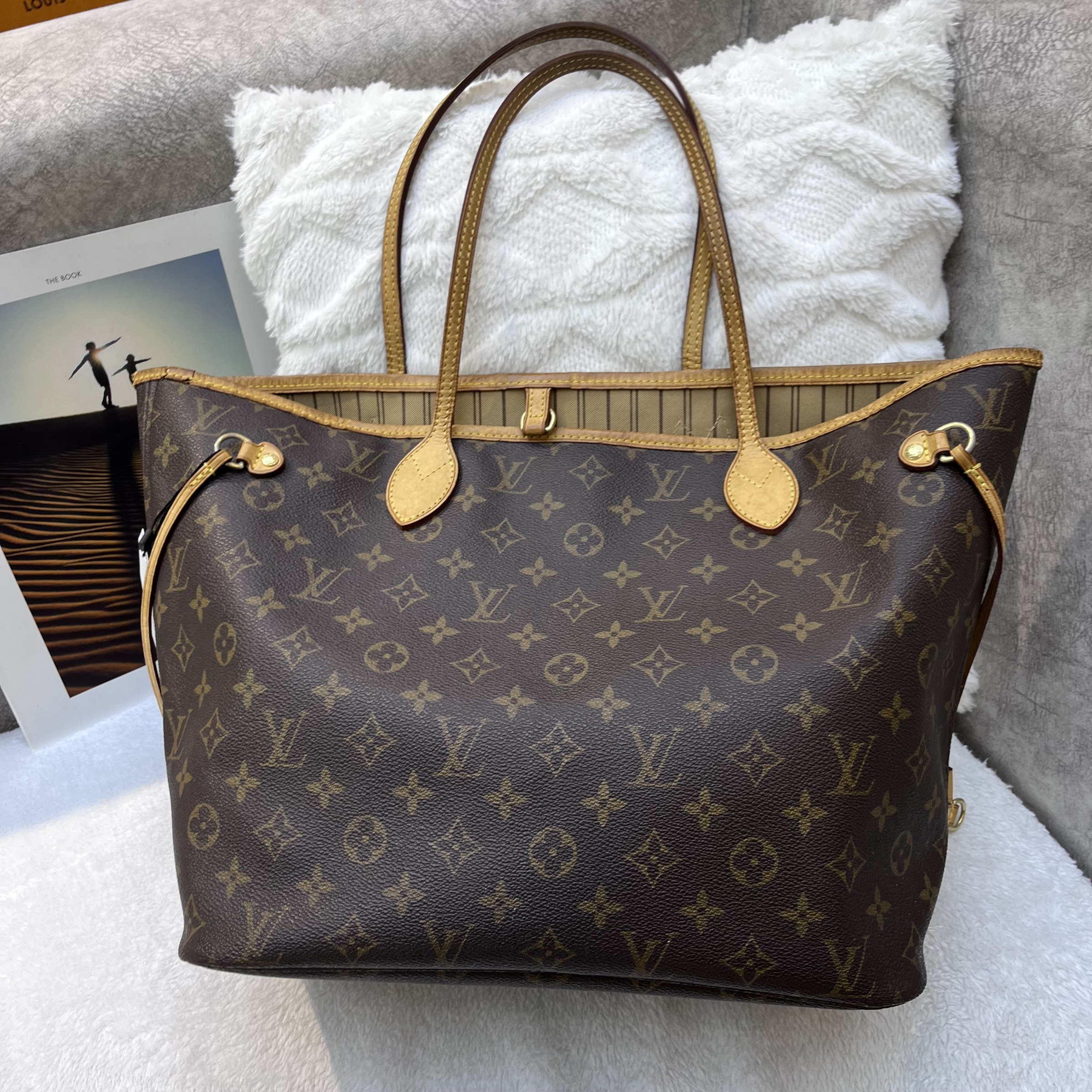 Pre-Owned Louis Vuitton Neverfull Damier Azur MM Tote Bag - Very