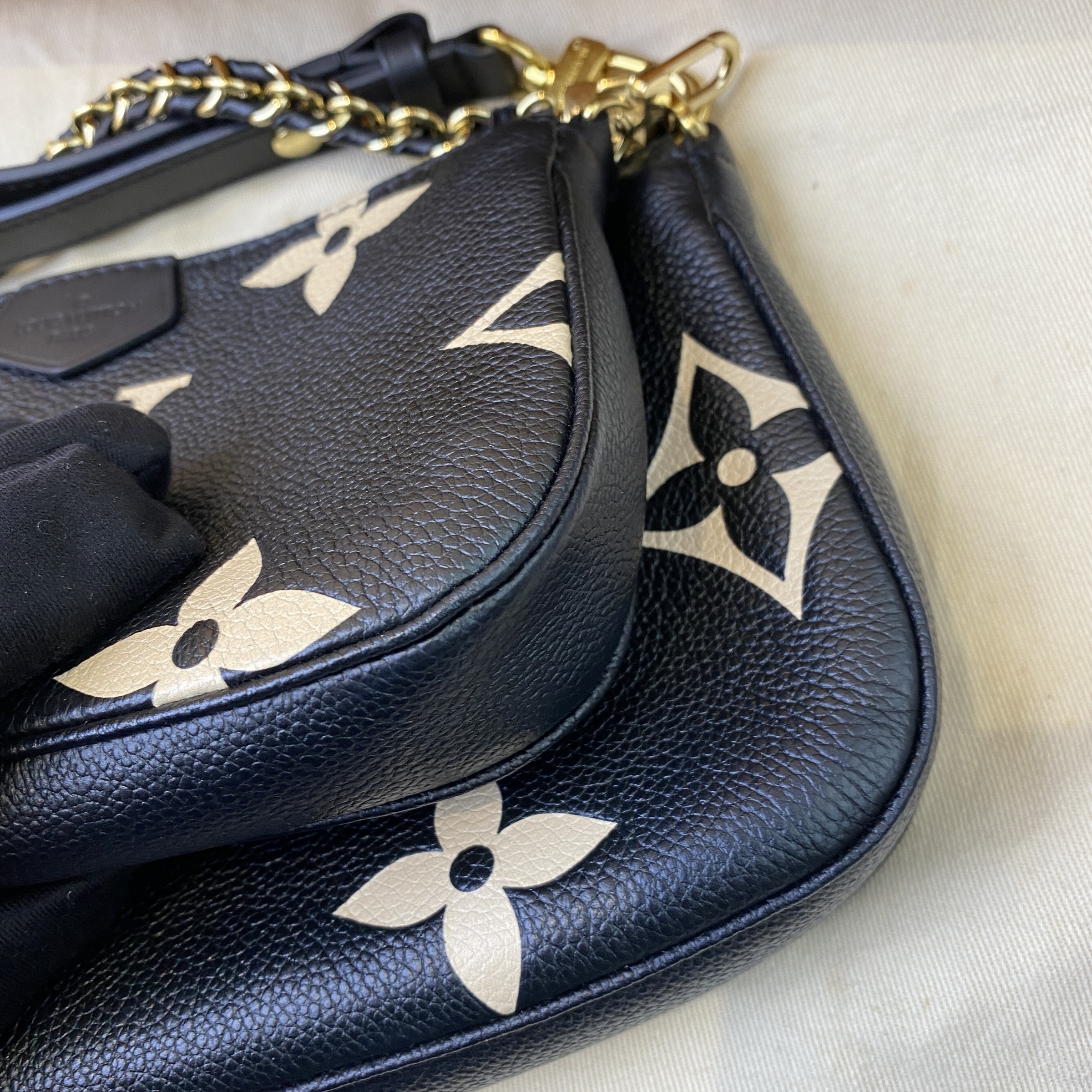 PREOWNED LOUIS VUITTON POCHETTE ACCESSORIES (M) – Lbite Luxury Branded -  Your Trusted Luxury Expert