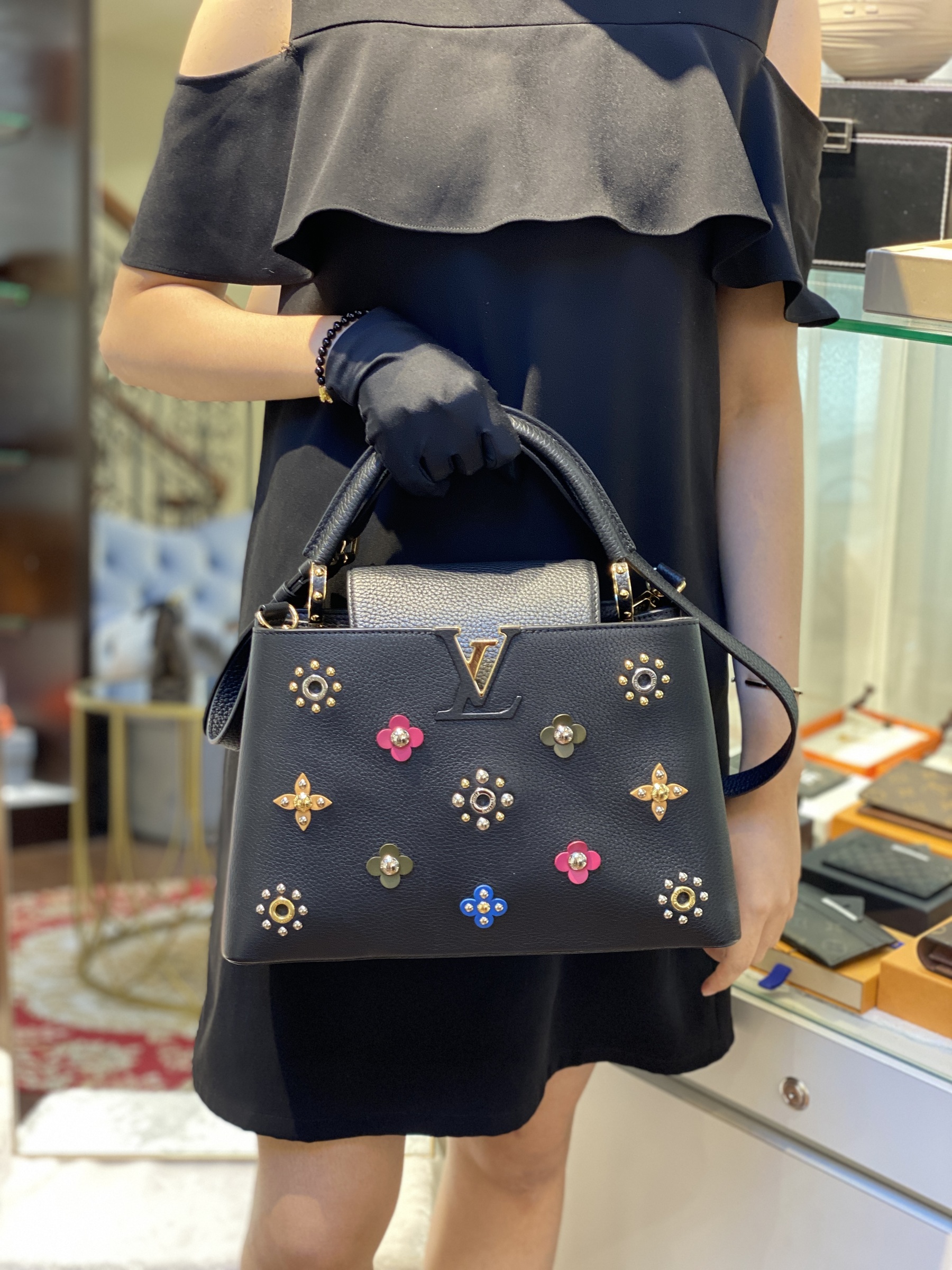 Louis Vuitton, Bags, Authentic Louis Vuitton Capucines Mm Black
