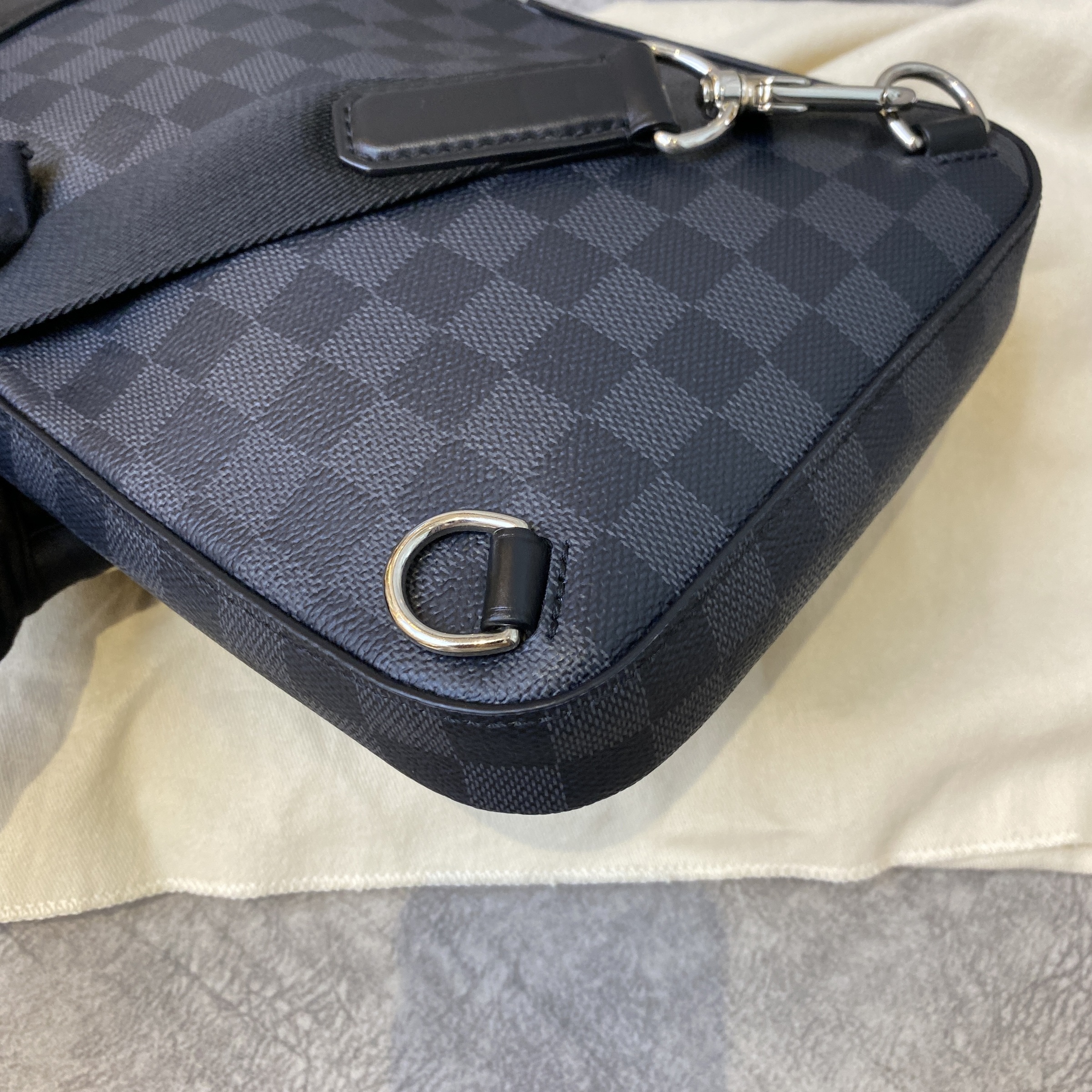 Preowned Louis Vuitton Avenue Sling Bag Damier Graphite Cross Body