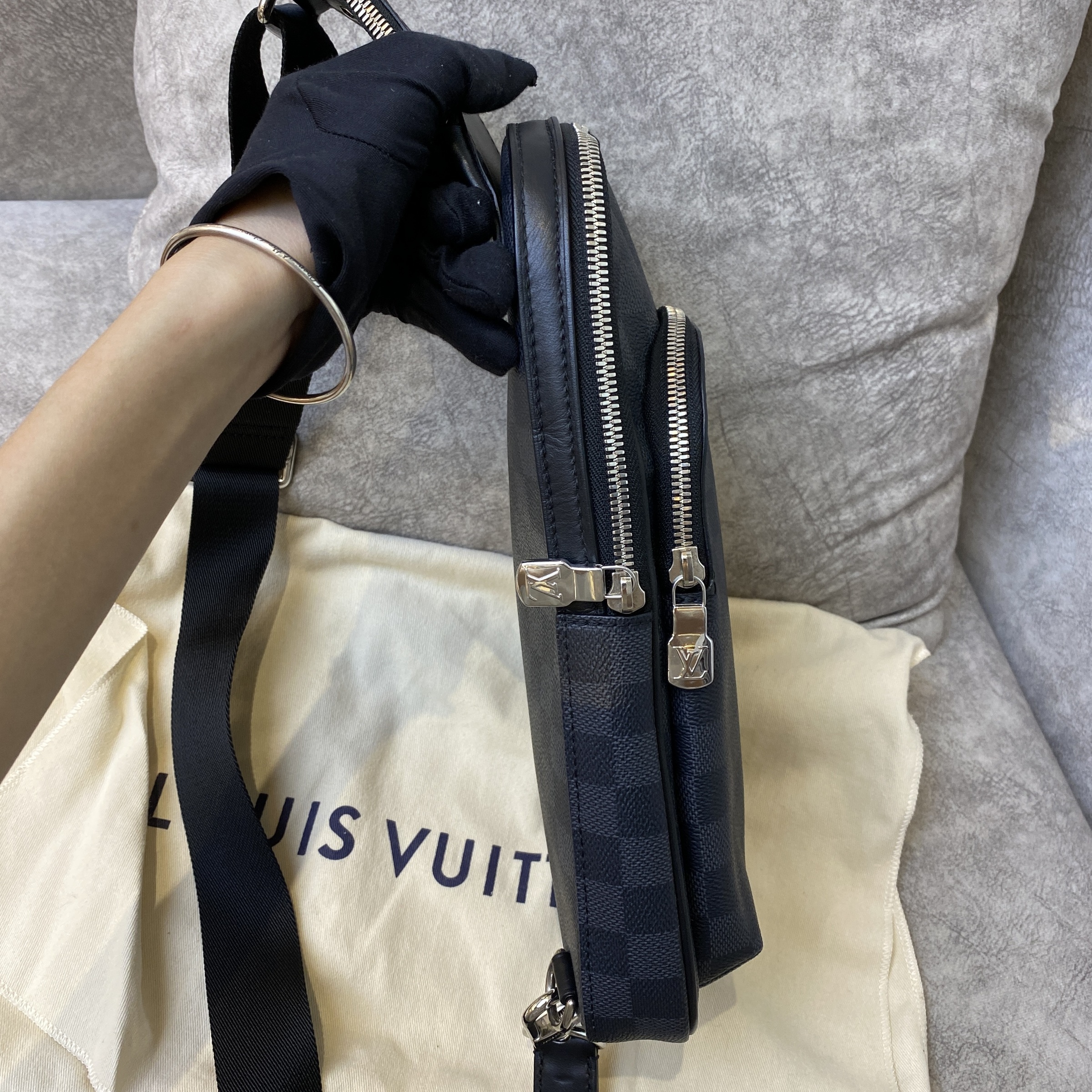 PREOWNED LOUIS VUITTON AVENUE SLING BAG DAMIER (M) – Lbite Luxury