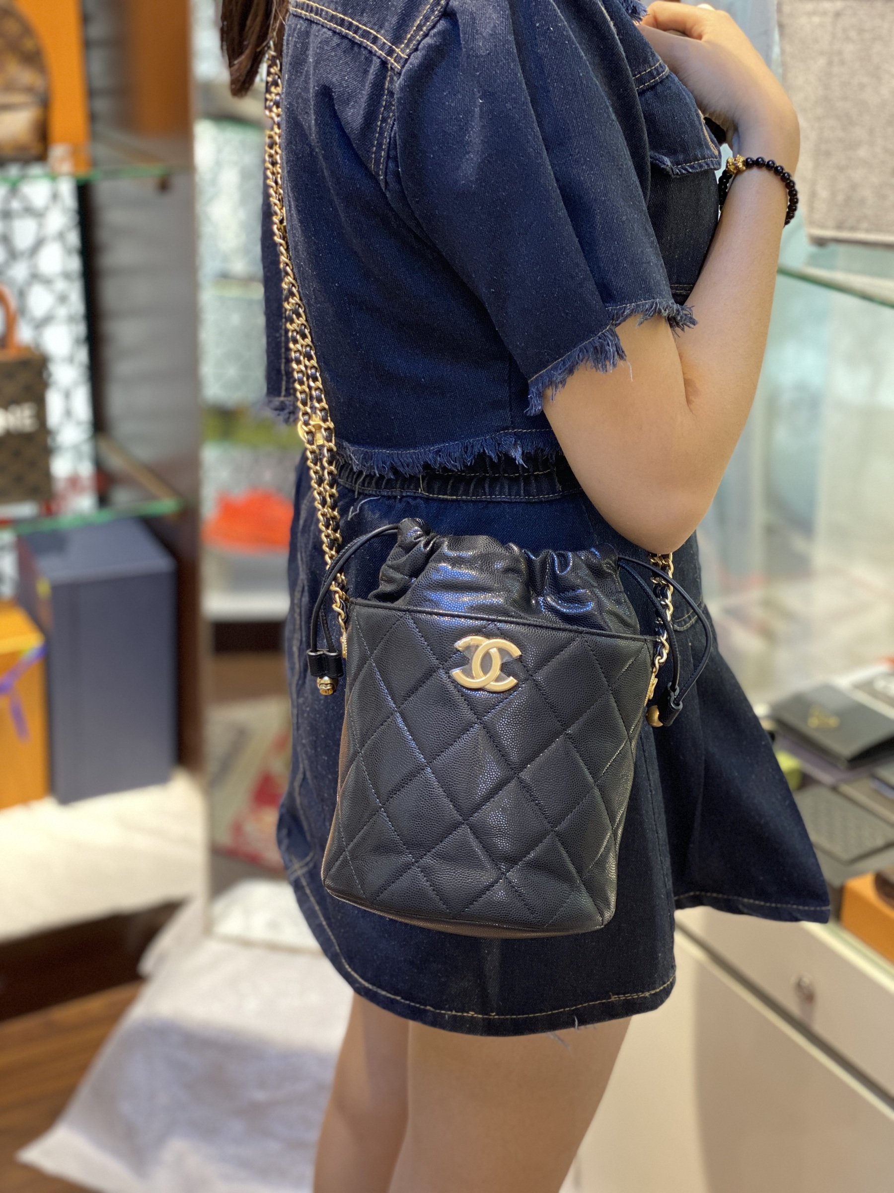 PREOWNED CHANEL LES BEIGES BUCKET BAG – Lbite Luxury Branded