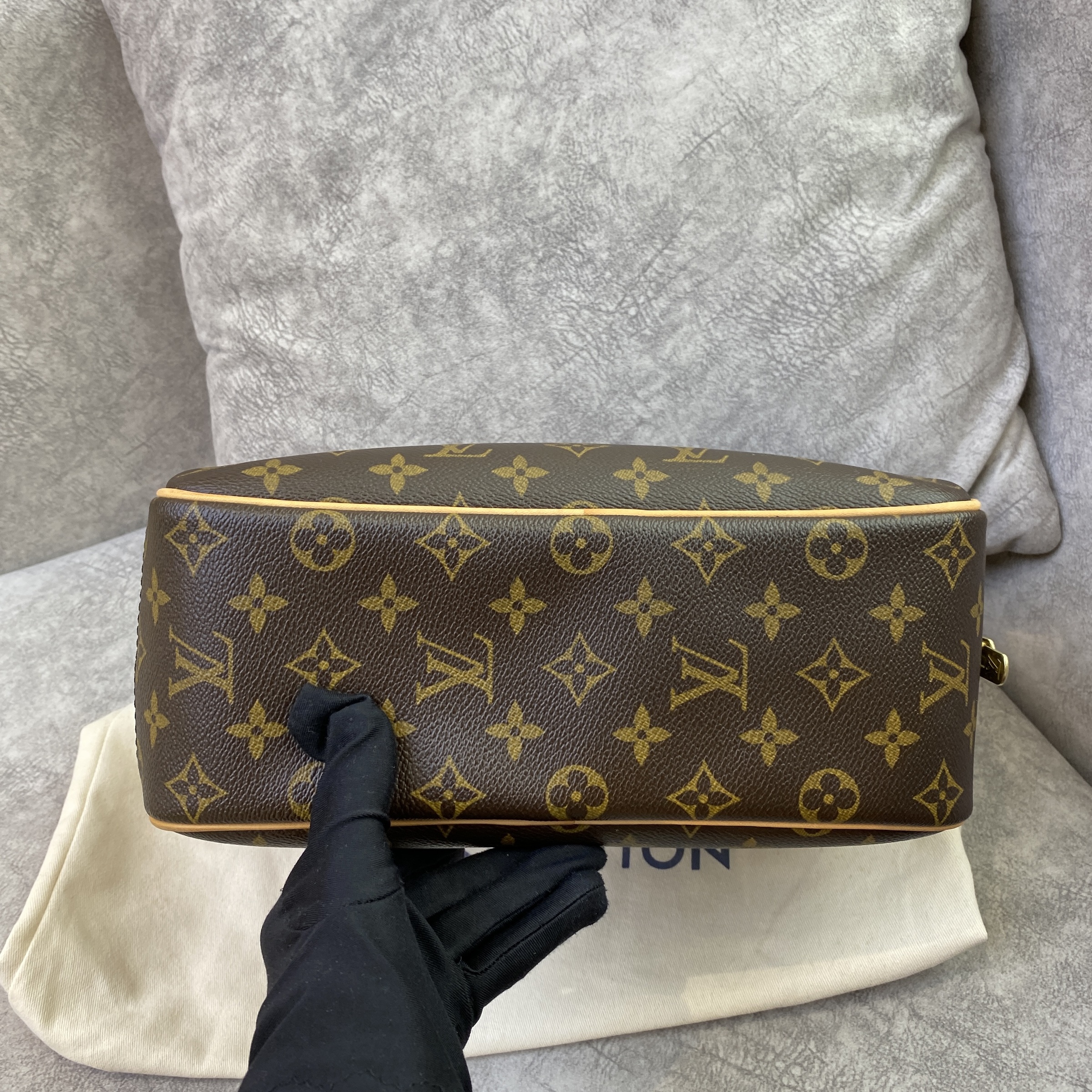 Authentic Louis Vuitton Monogram Deauville Hand Bag M47270 LV J6201