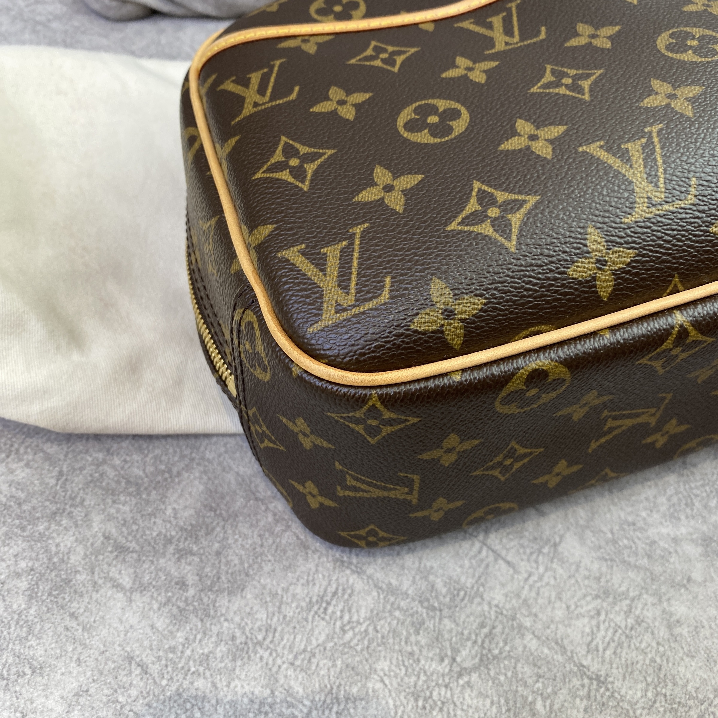 PRELOVED Louis Vuitton Deauville Monogram Bag 050223 – KimmieBBags LLC