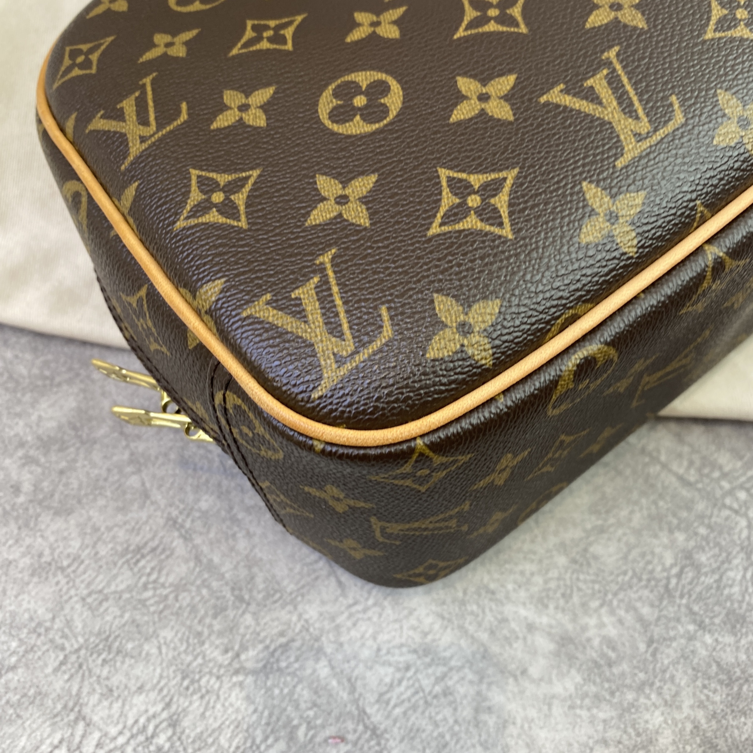 PRELOVED Louis Vuitton Deauville Monogram Bag XYC7HVB 060923 – KimmieBBags  LLC