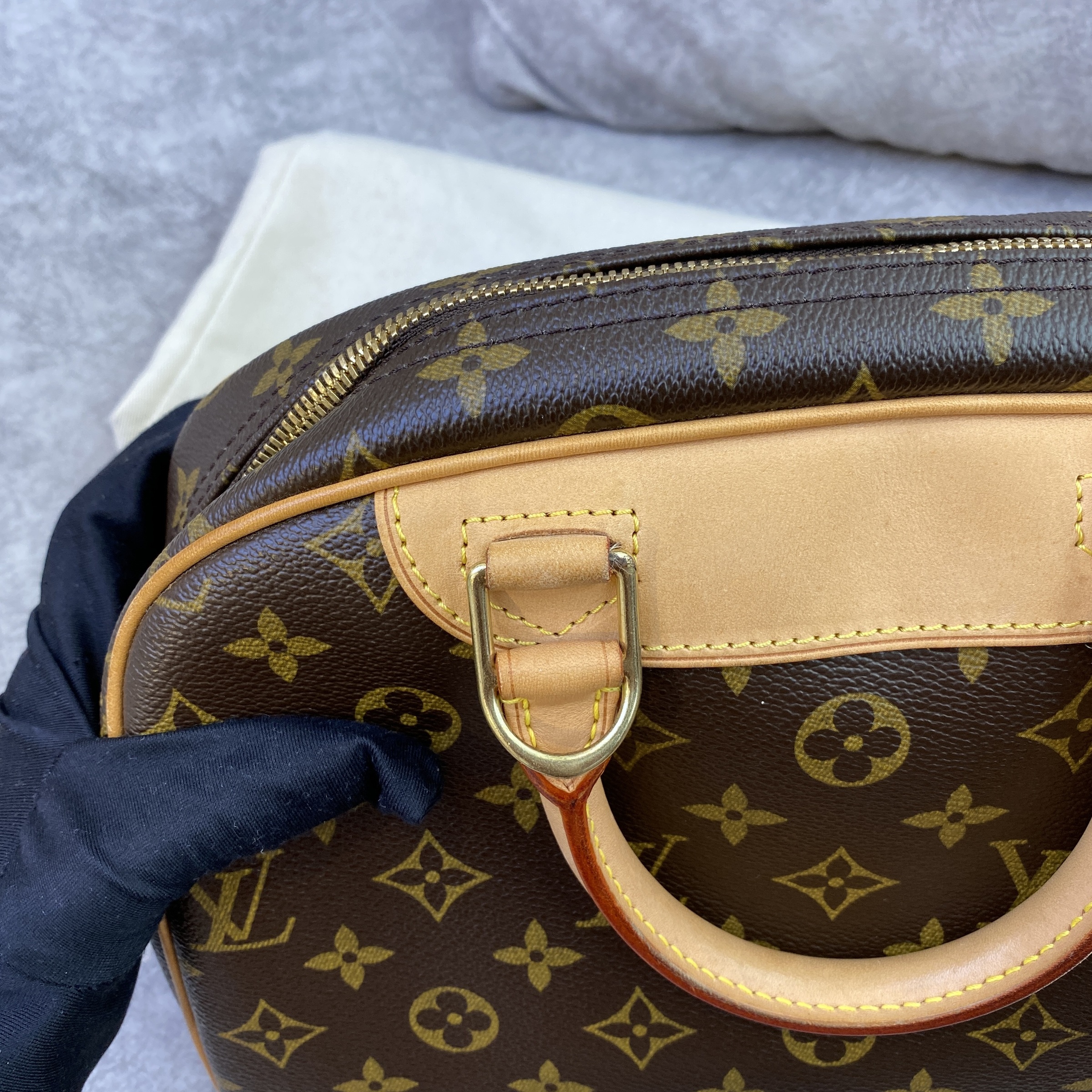 PRELOVED Louis Vuitton Deauville Monogram Tote Bag V9GVH64 051023 –  KimmieBBags LLC