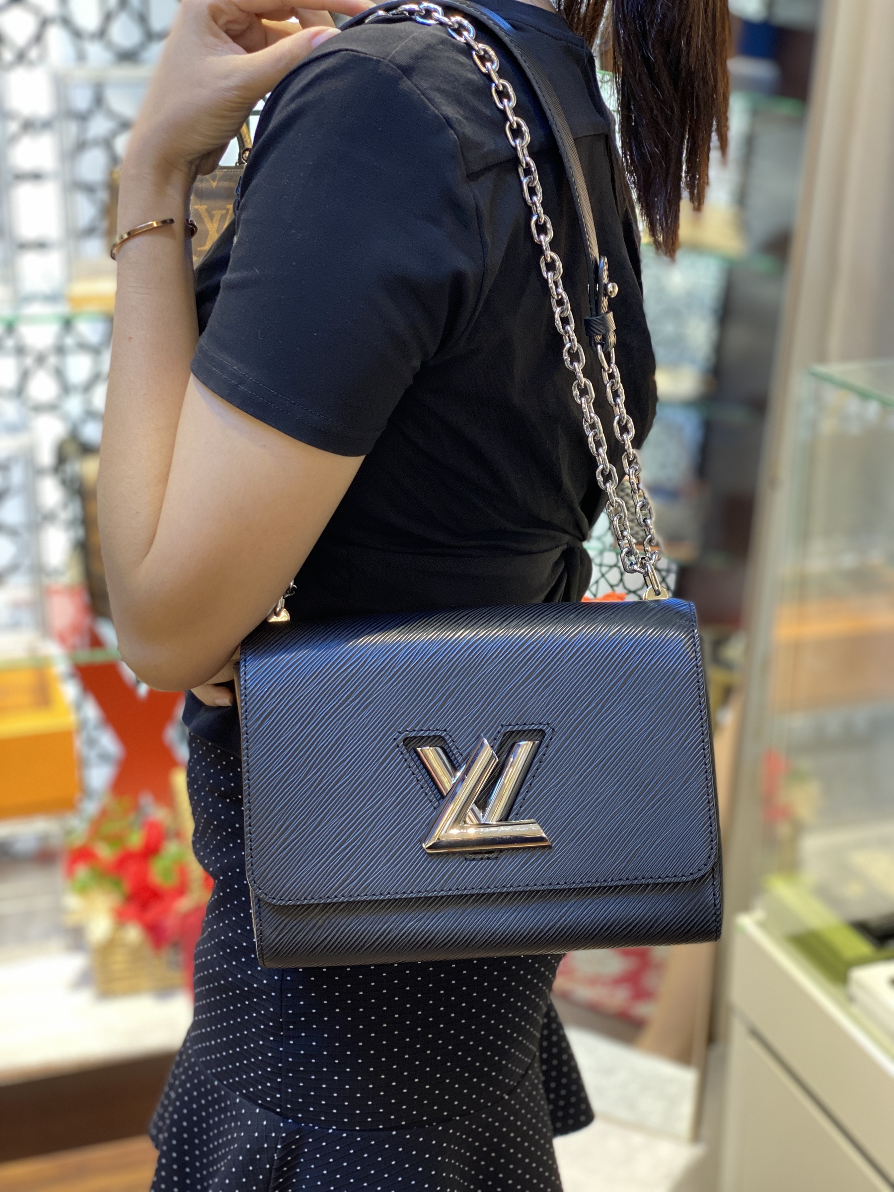 PREOWNED LOUIS VUITTON TWIST MM SHW (AR3108) – Lbite Luxury