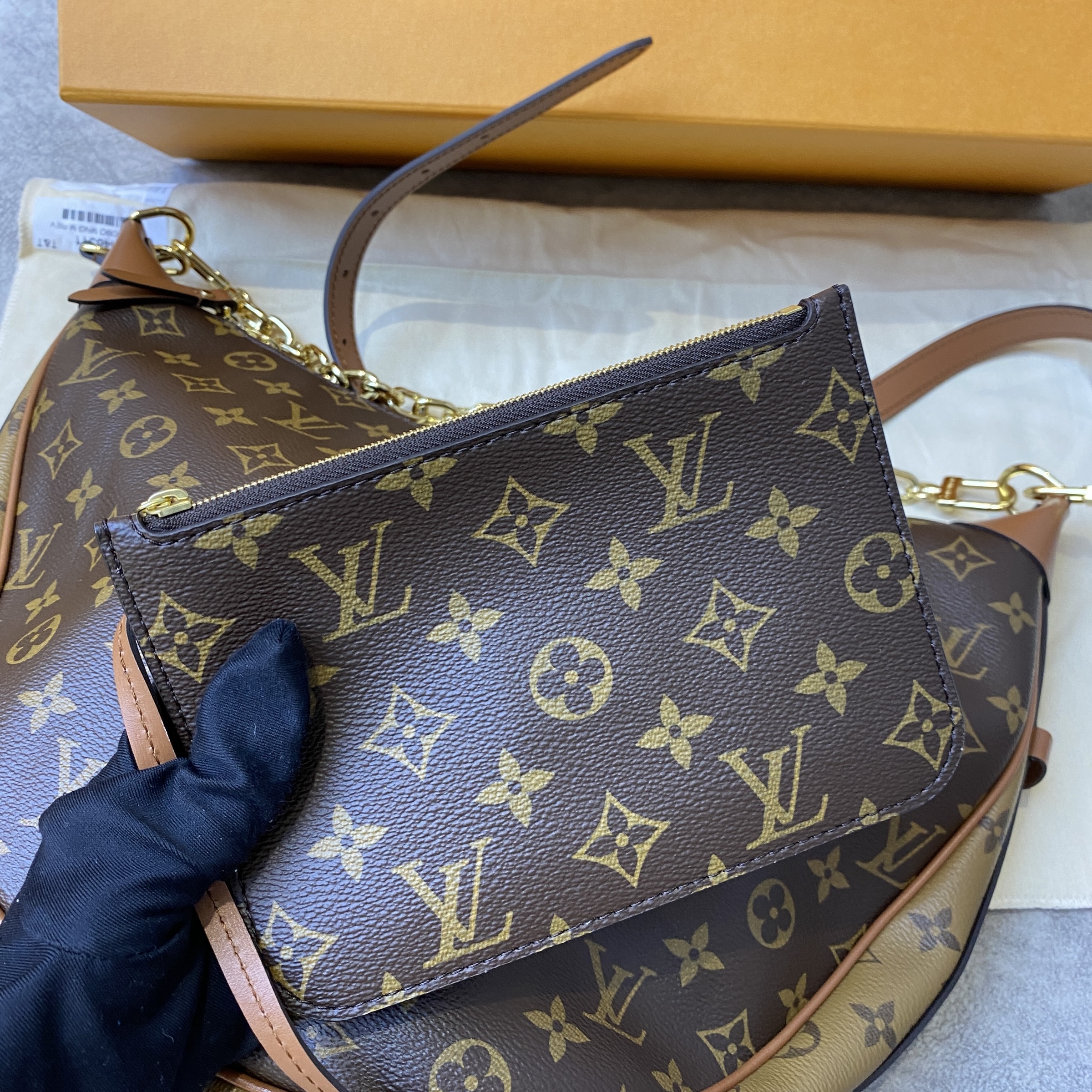 Pre-Owned Louis Vuitton Loop Hobo 213383/1