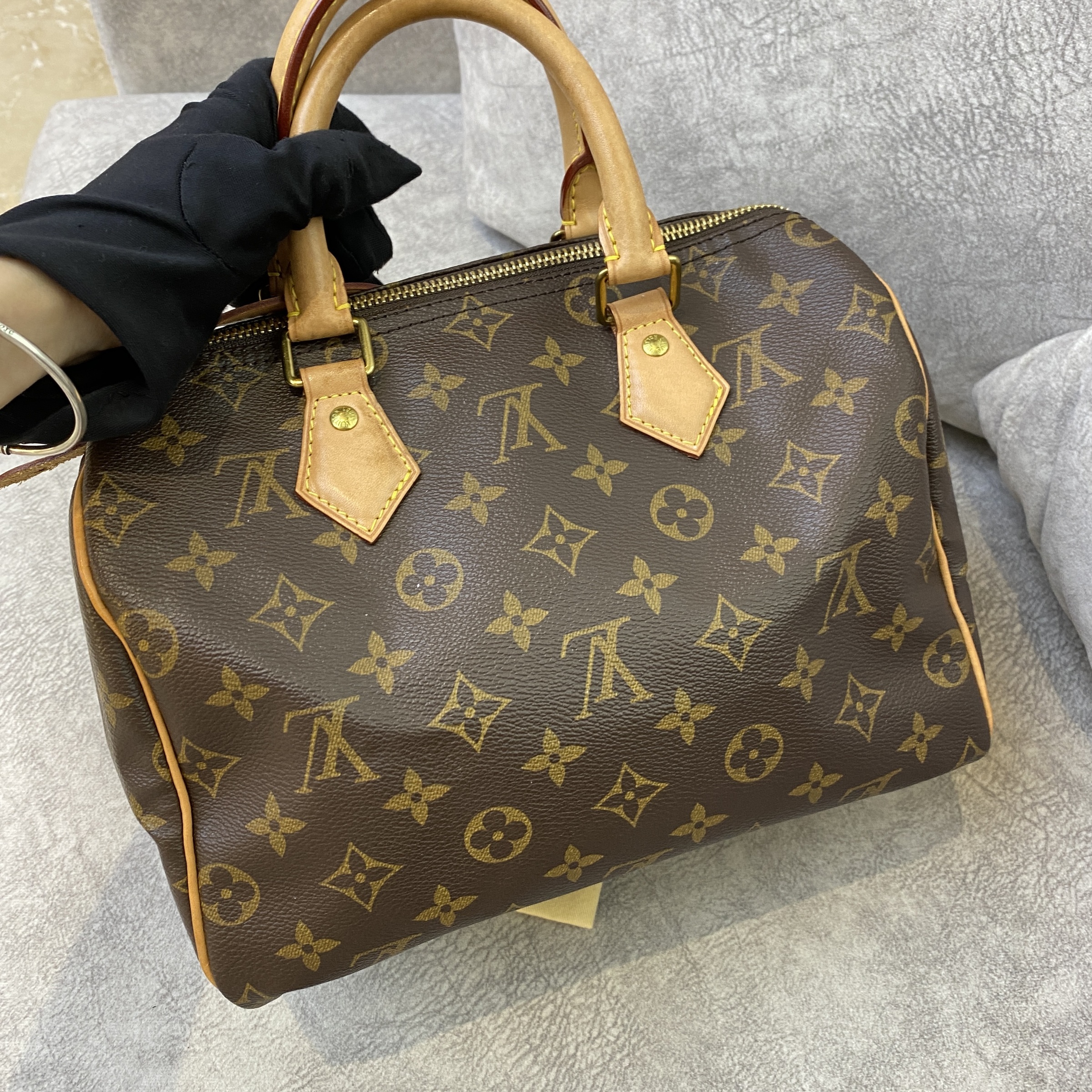 PREOWNED LOUIS VUITTON POCHETTE ACCESSORIES (M) – Lbite Luxury Branded -  Your Trusted Luxury Expert