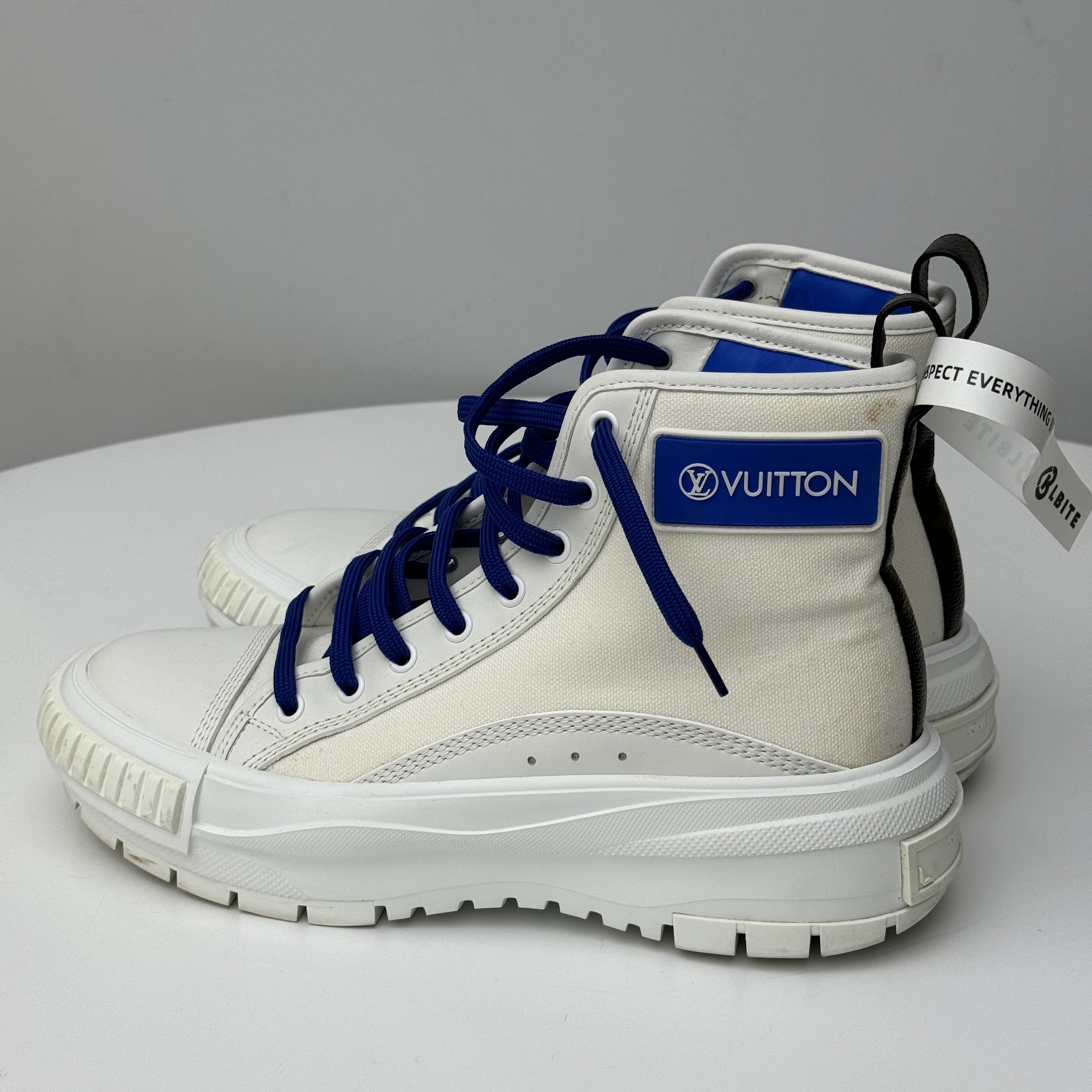 PREOWNED LOUIS VUITTON HIGH TOP SNEAKERS LV SQUARD (VL0241