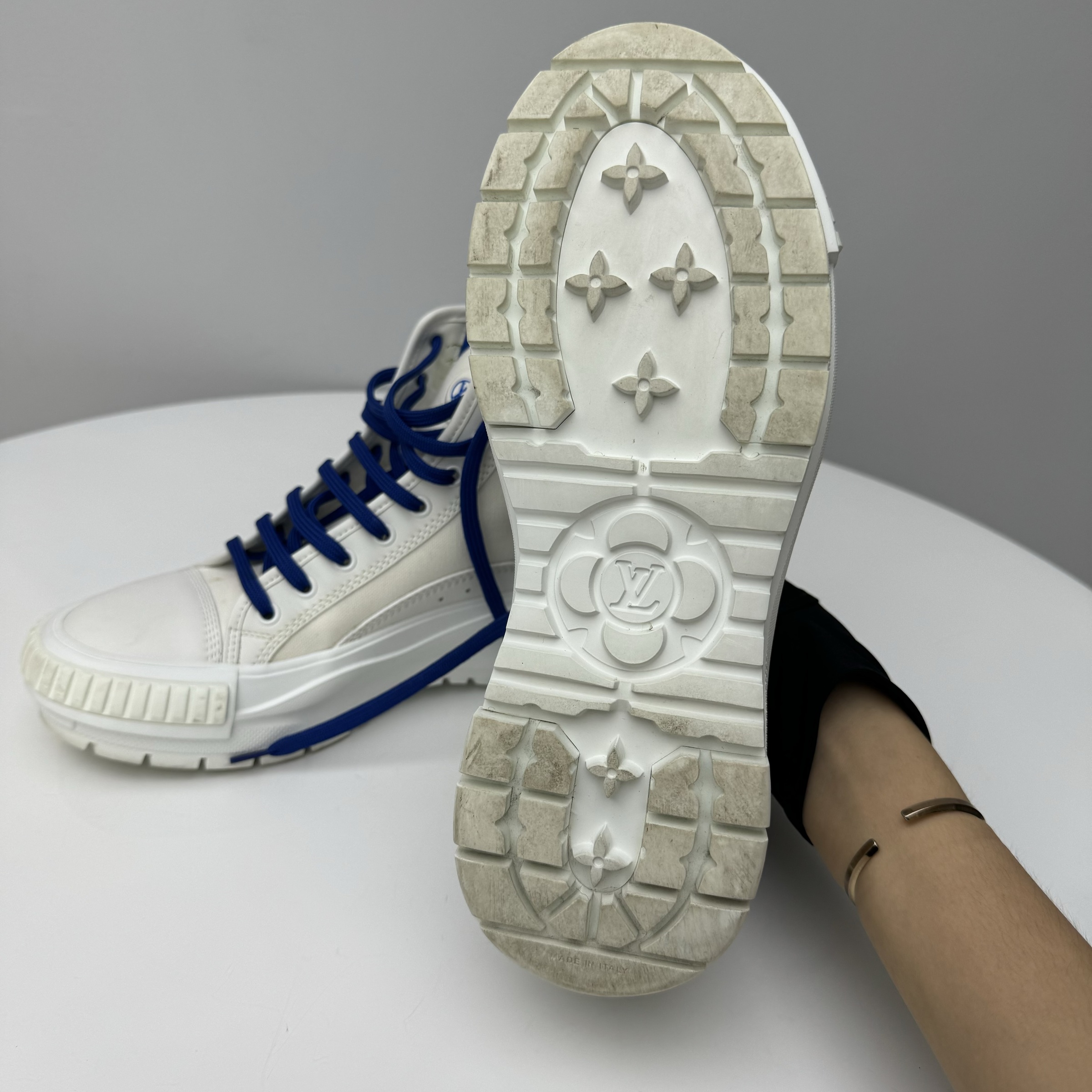 PREOWNED LOUIS VUITTON HIGH TOP SNEAKERS LV SQUARD (VL0241 PREOWNED LOUIS VUITTON HIGH TOP SNEAKERS LV SQUARD (VL0241